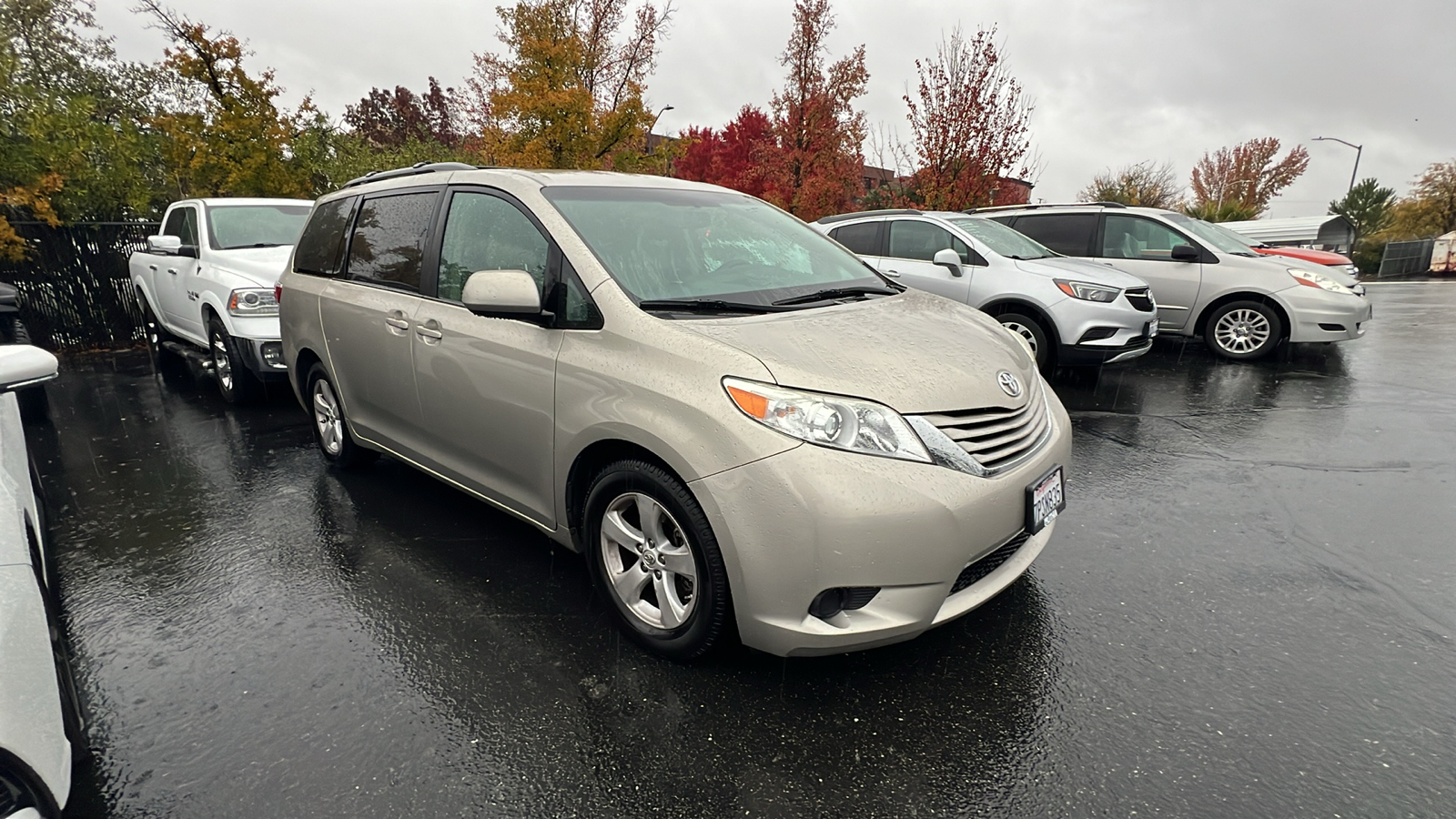 2015 Toyota Sienna LE 2