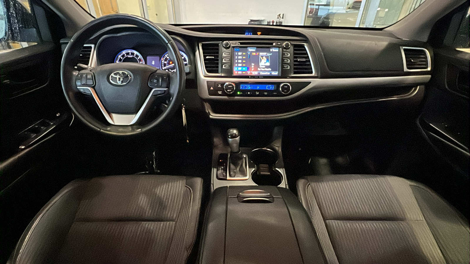 2016 Toyota Highlander LE 10