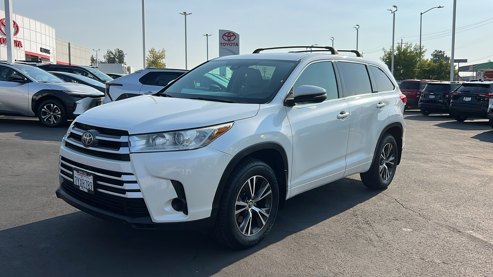 2017 Toyota Highlander LE 1