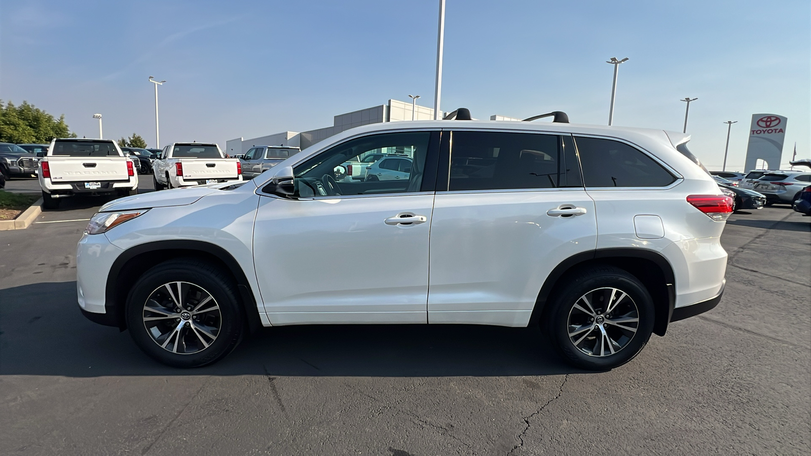 2017 Toyota Highlander LE 3