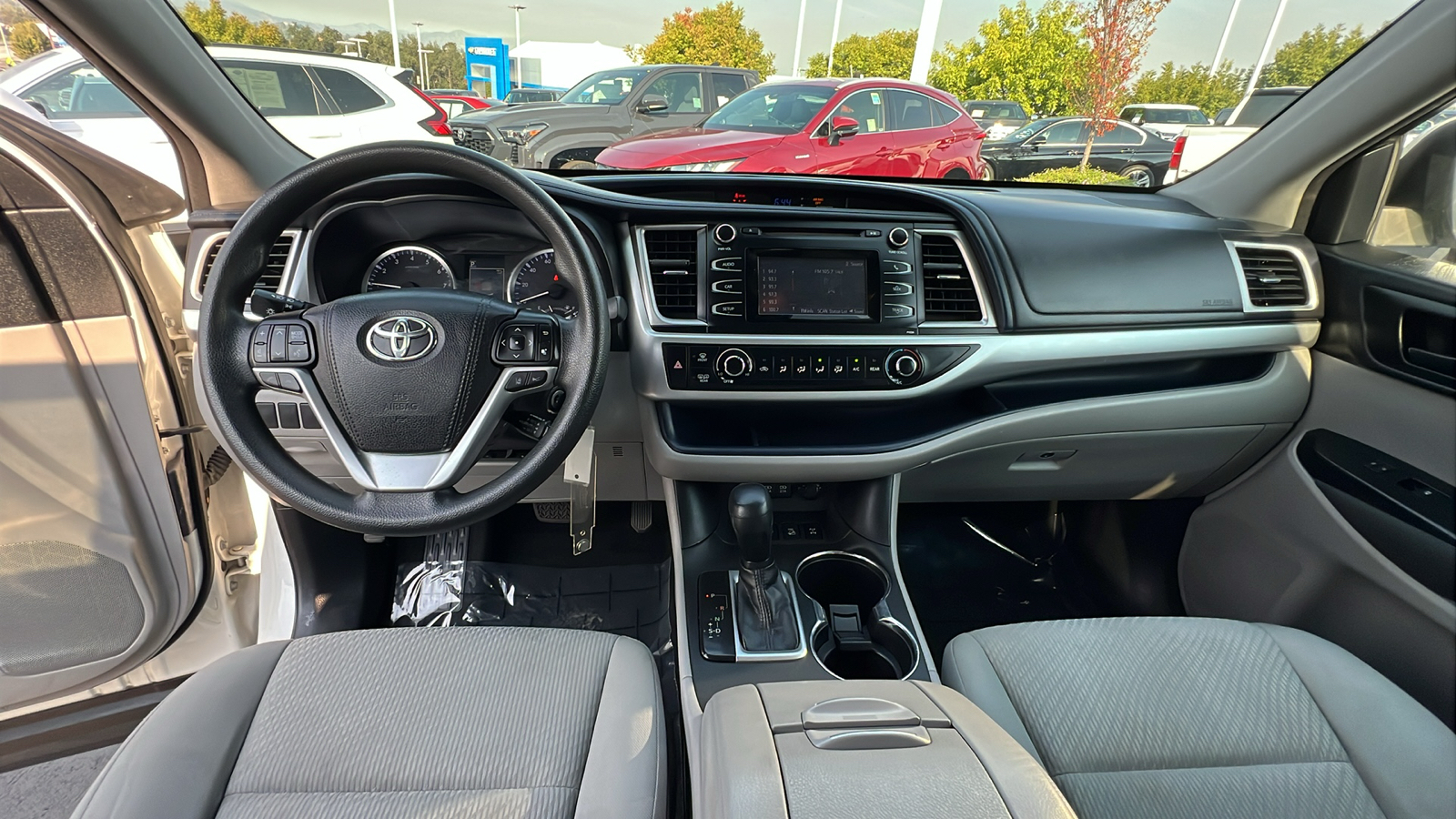 2017 Toyota Highlander LE 10