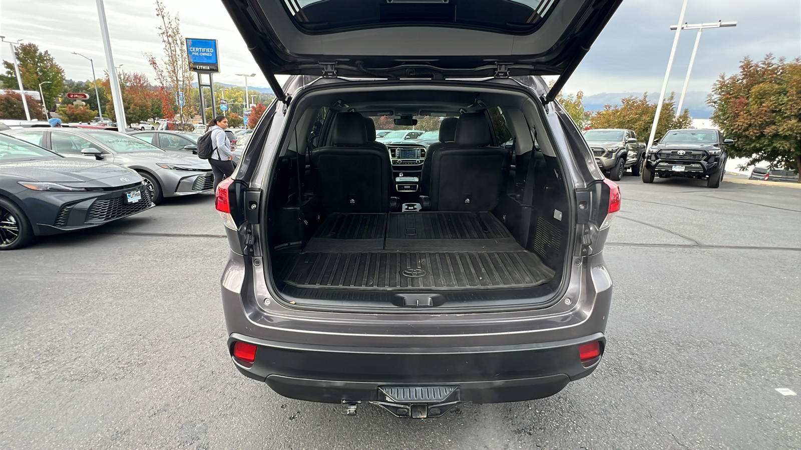 2019 Toyota Highlander SE 19