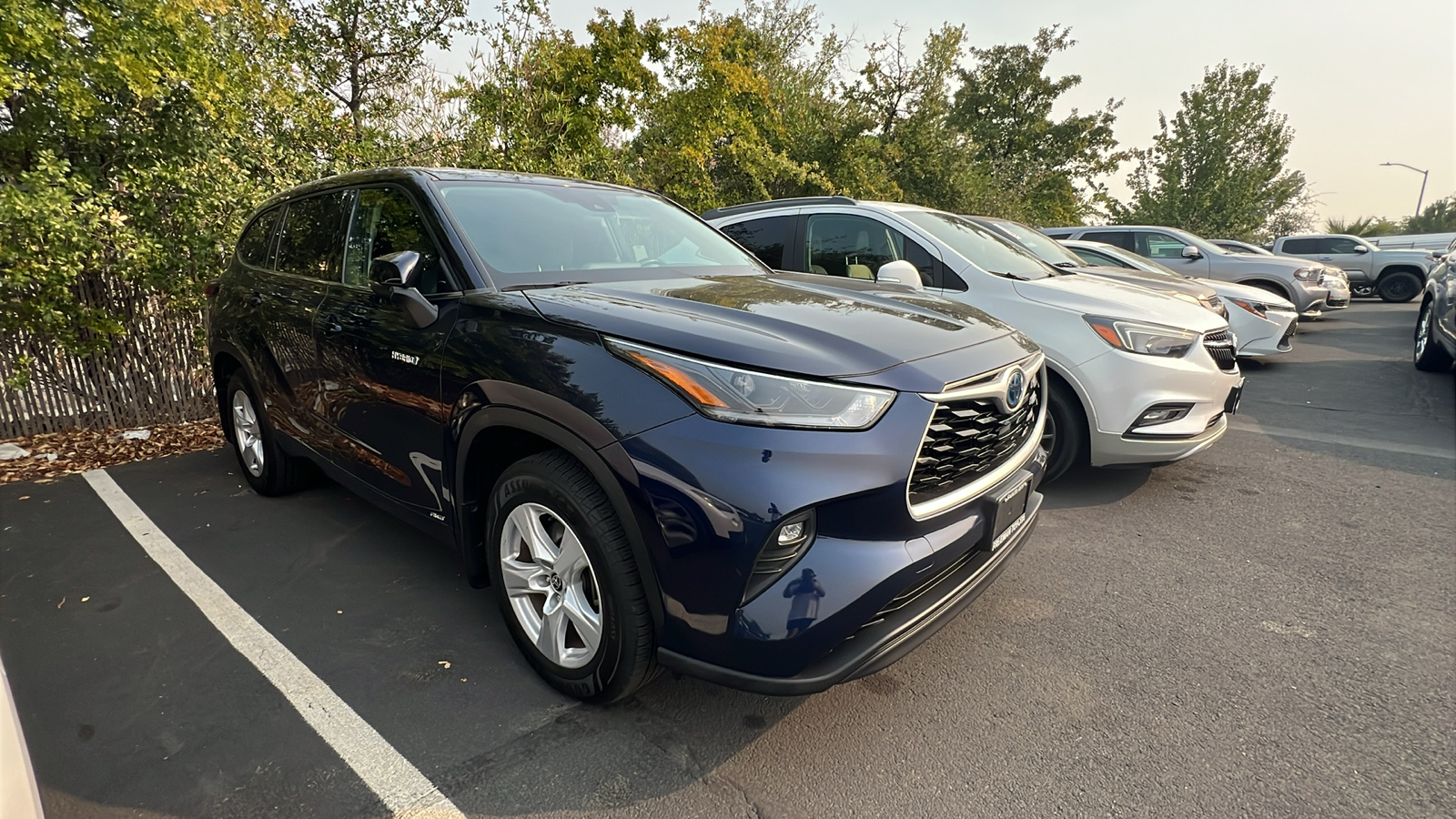 2021 Toyota Highlander Hybrid LE 2