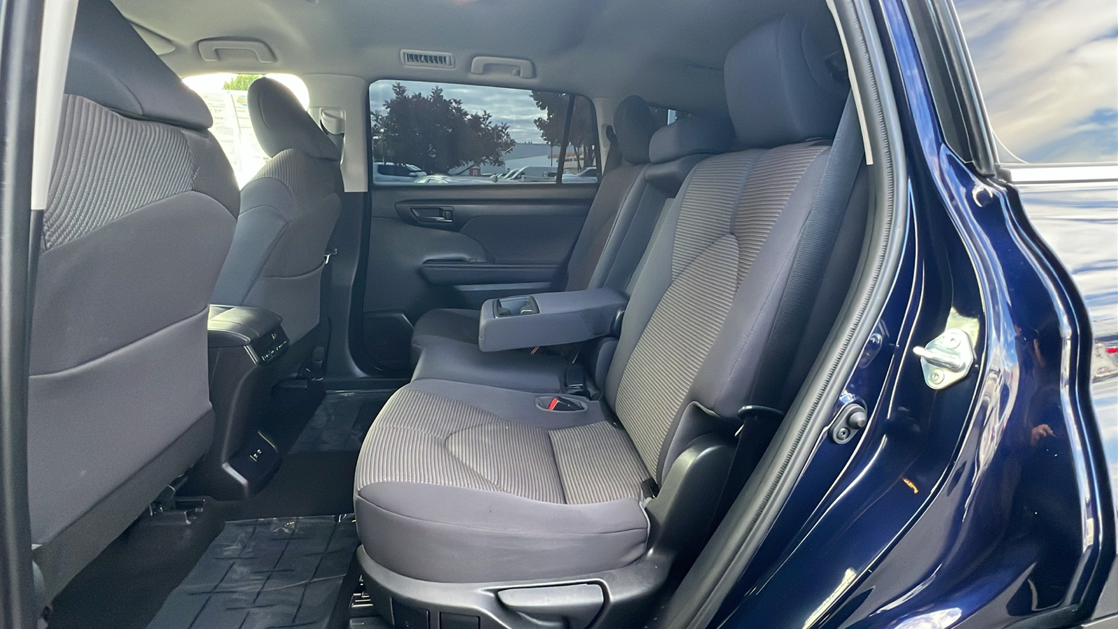 2021 Toyota Highlander Hybrid LE 13