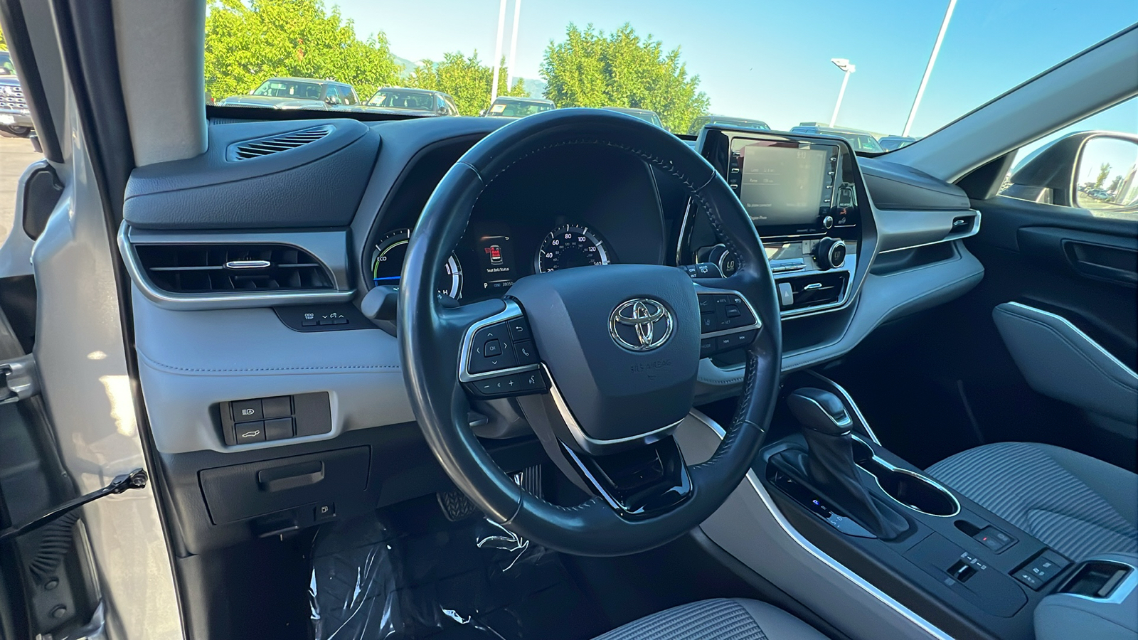 2021 Toyota Highlander Hybrid LE 2