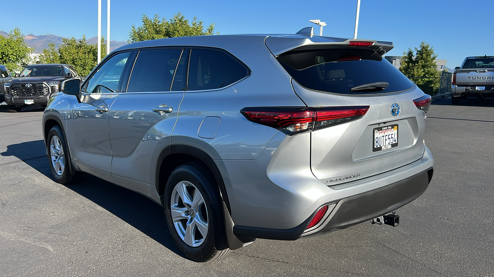 2021 Toyota Highlander Hybrid LE 4