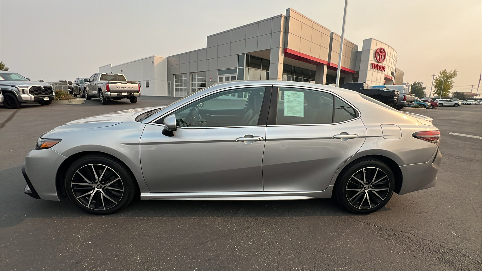 2021 Toyota Camry SE 3