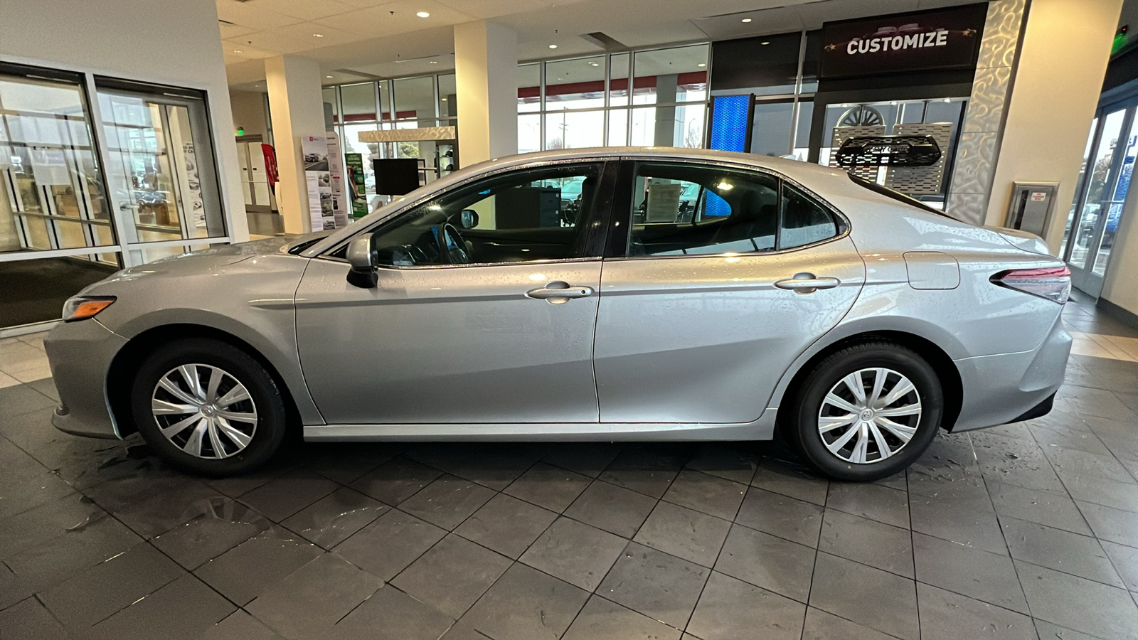 2021 Toyota Camry Hybrid LE 3