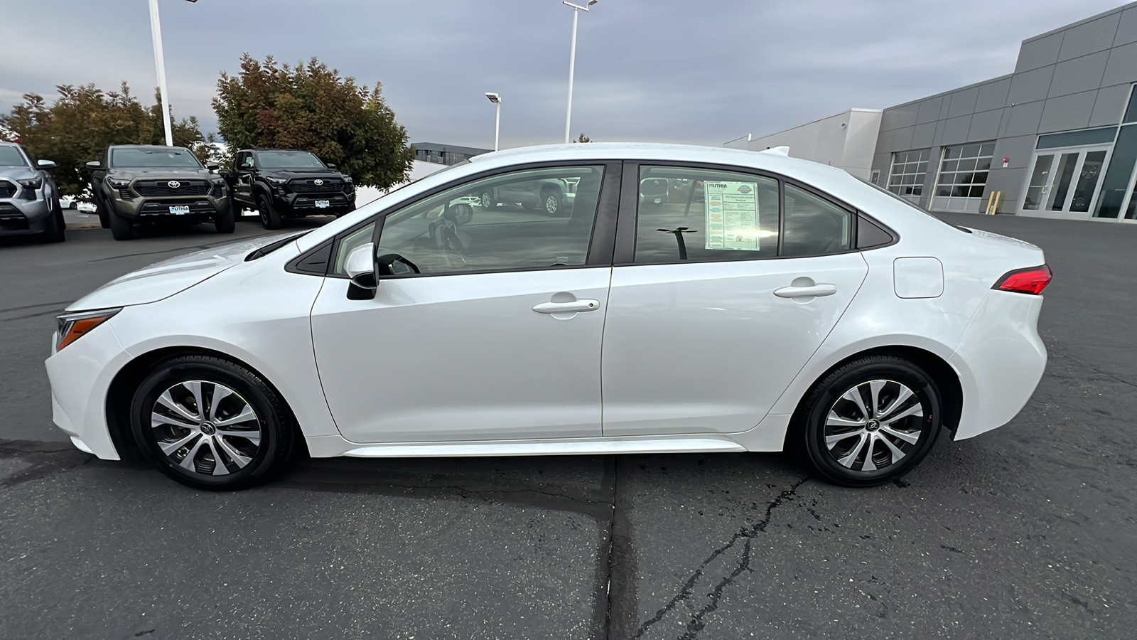 2022 Toyota Corolla Hybrid LE 3