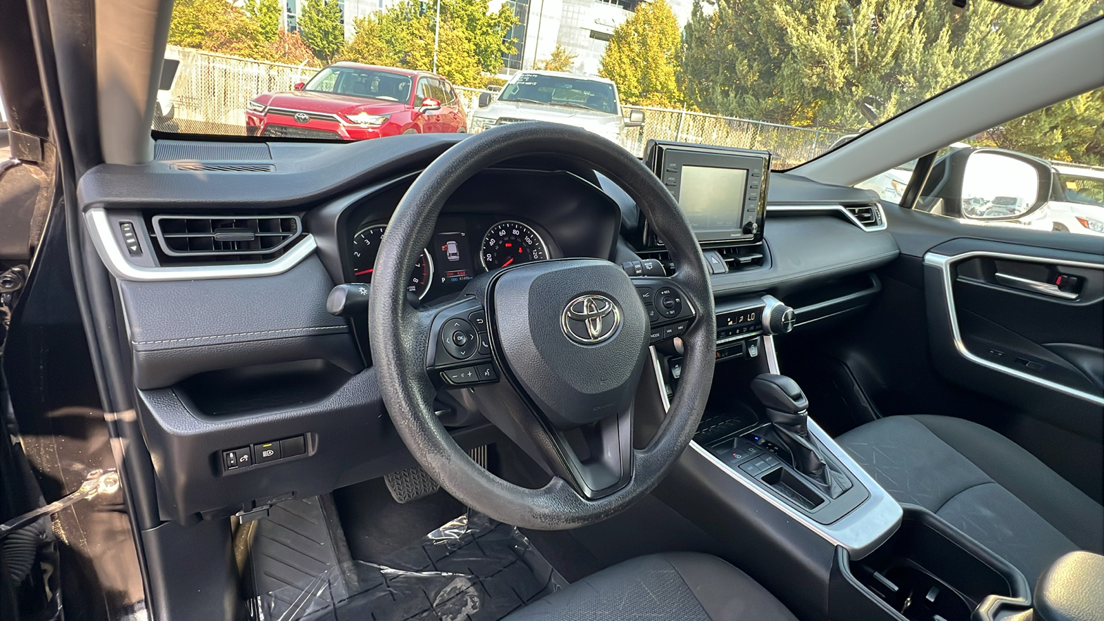 2022 Toyota RAV4 XLE 2