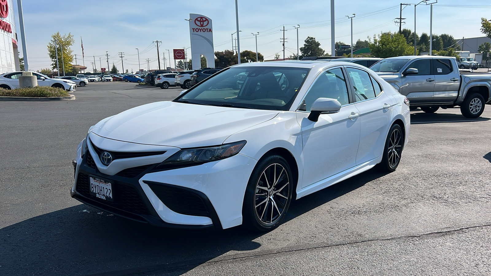 2022 Toyota Camry Hybrid SE 1