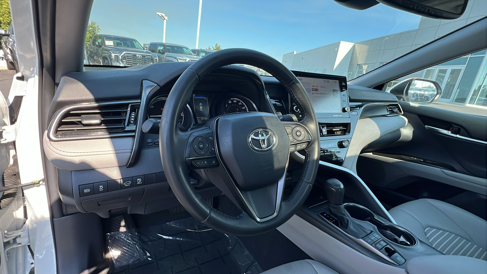 2022 Toyota Camry Hybrid SE 2