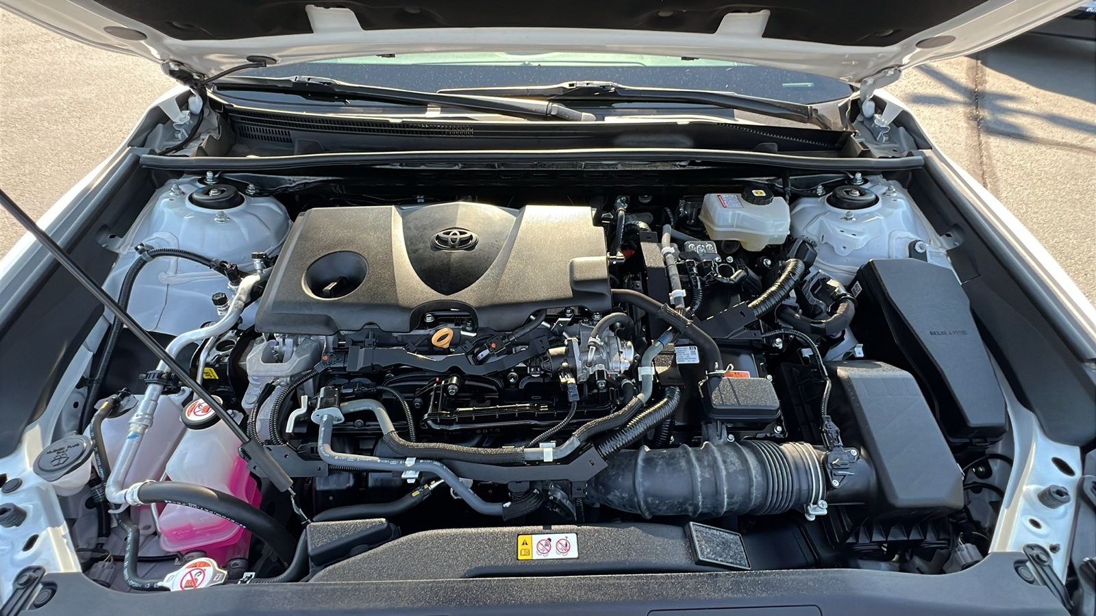 2022 Toyota Camry Hybrid SE 9