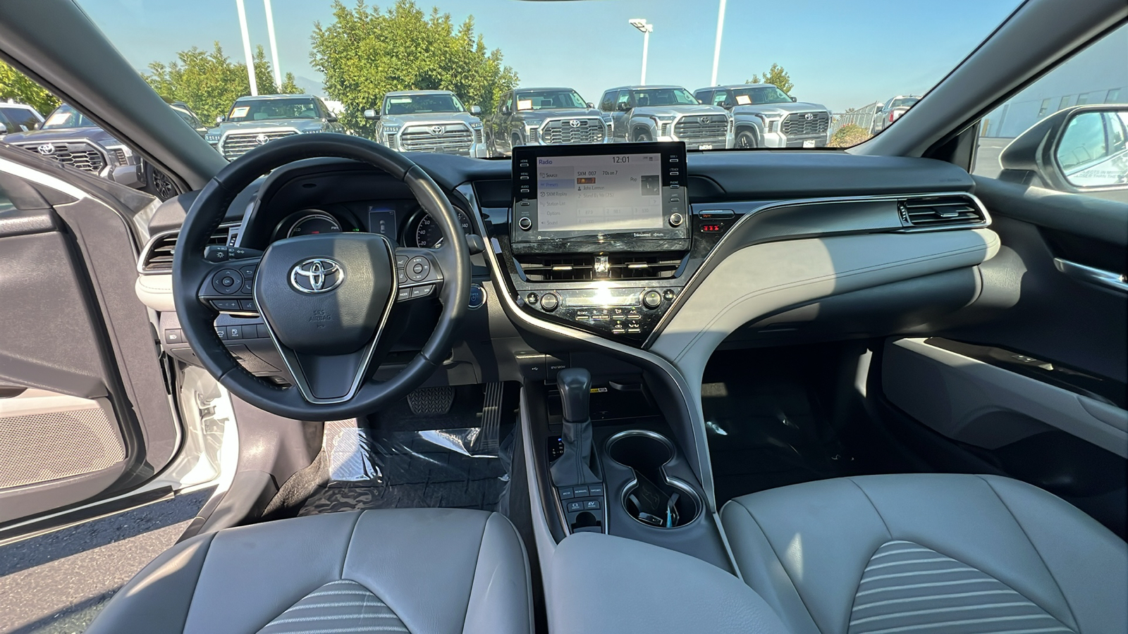 2022 Toyota Camry Hybrid SE 10