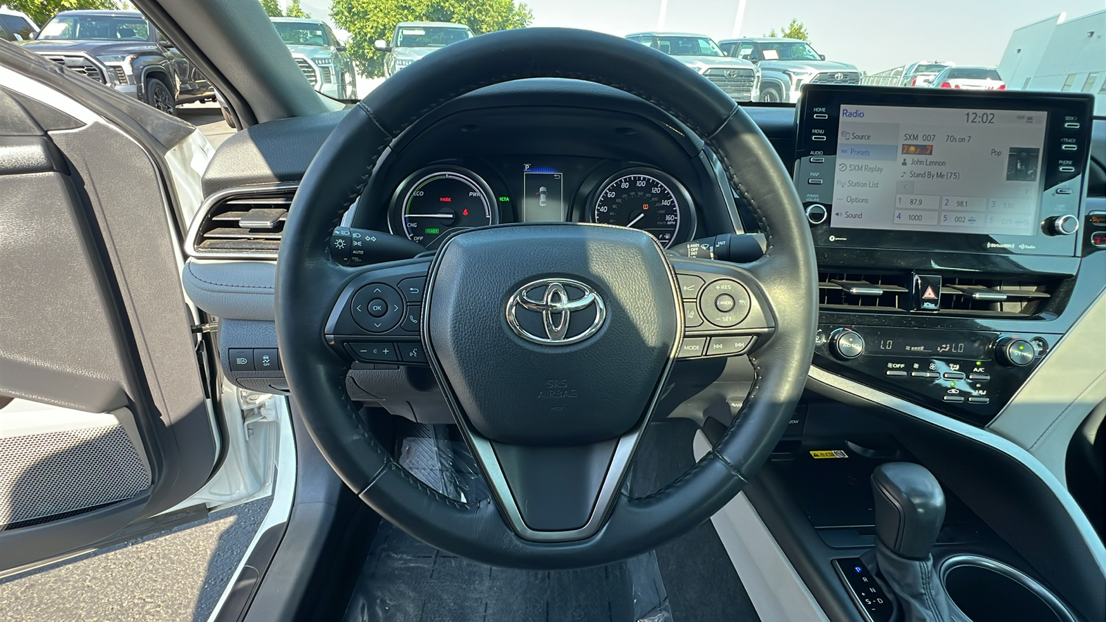 2022 Toyota Camry Hybrid SE 15