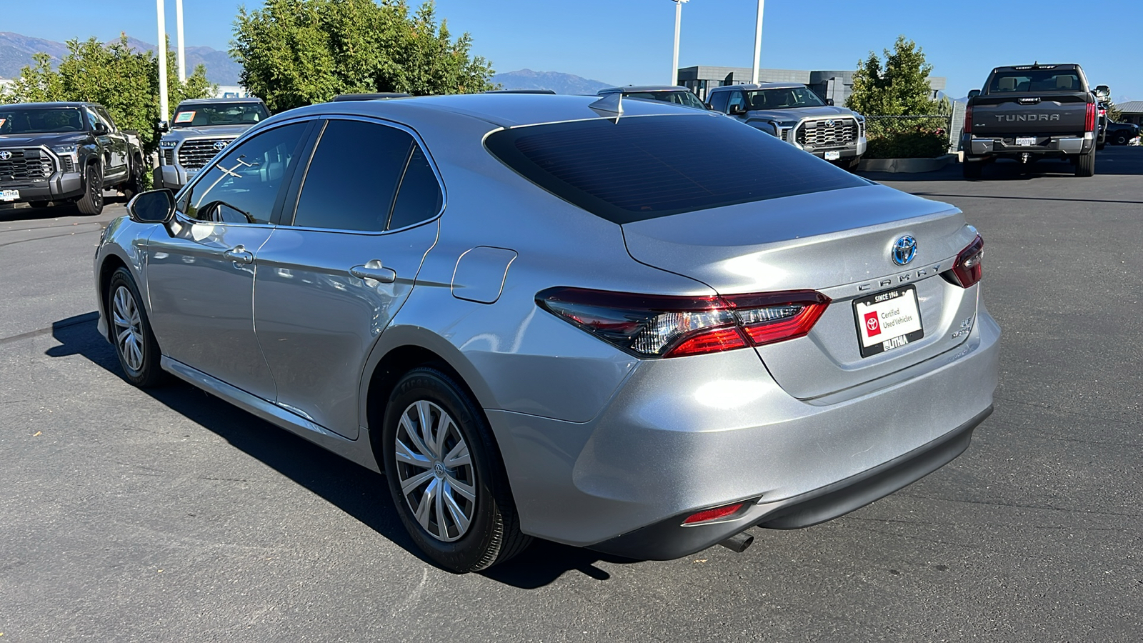 2022 Toyota Camry Hybrid LE 4