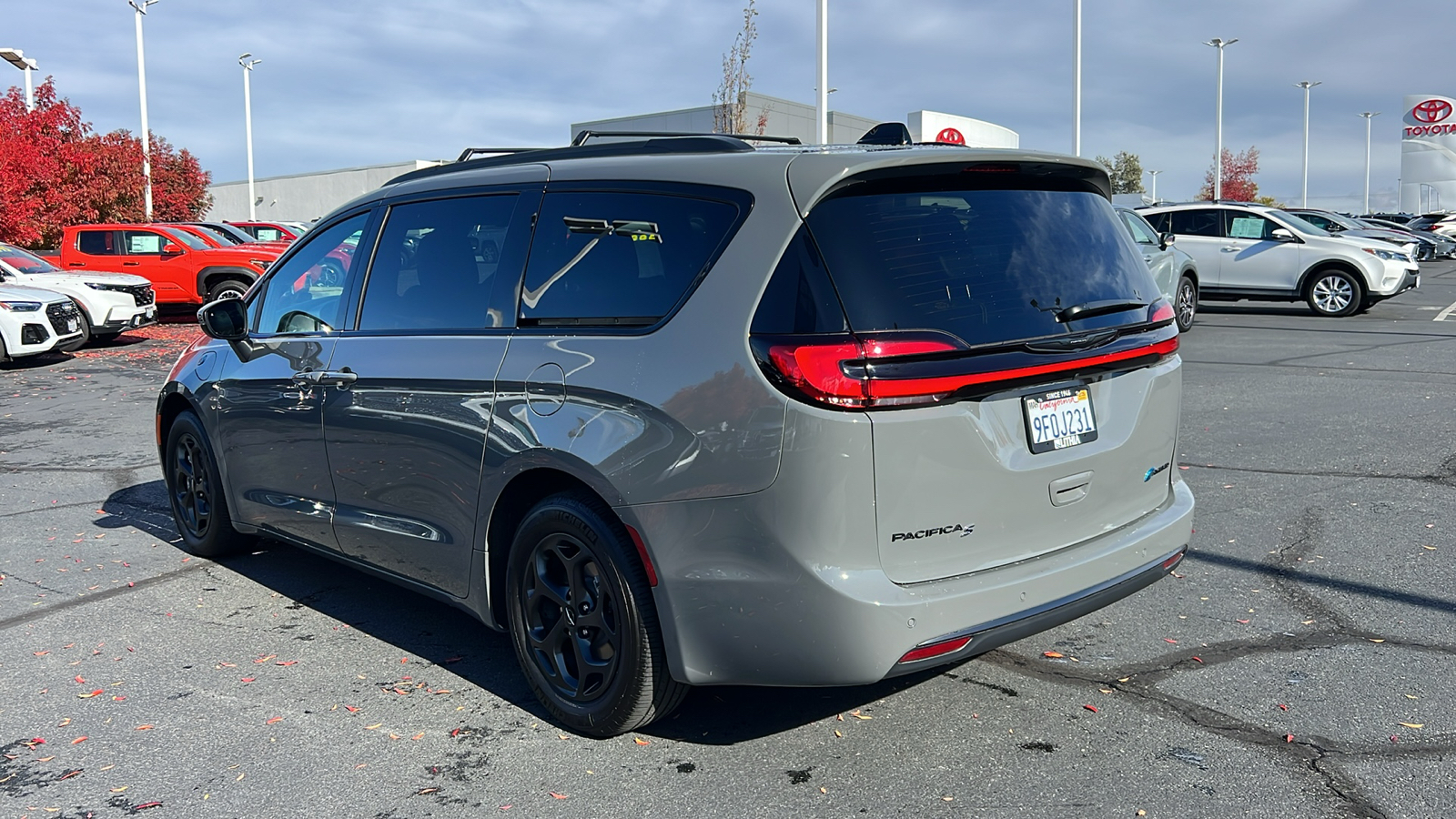 2023 Chrysler Pacifica Hybrid Touring L 4