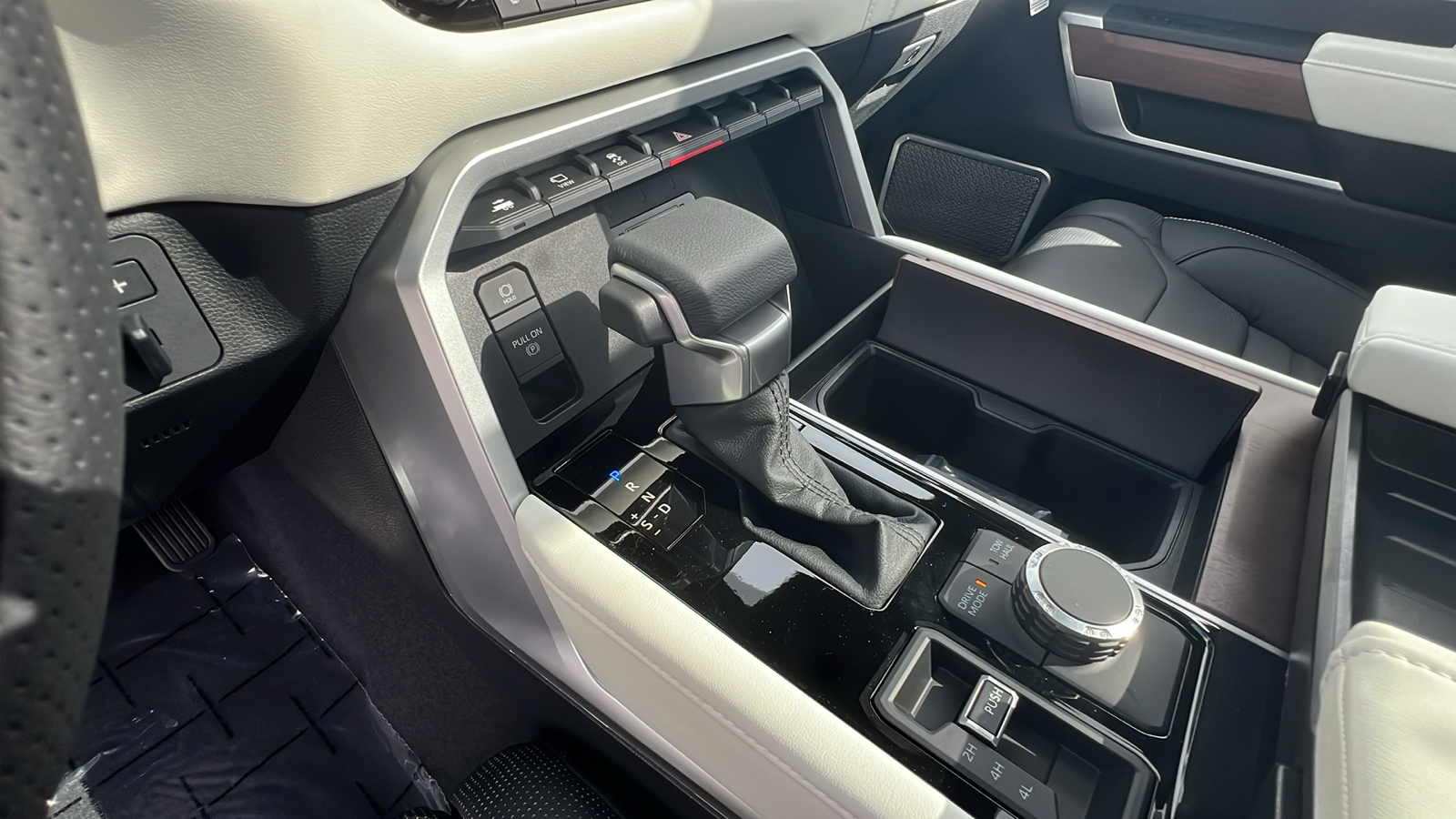 2023 Toyota Tundra Capstone Hybrid CrewMax 5.5 Bed 17