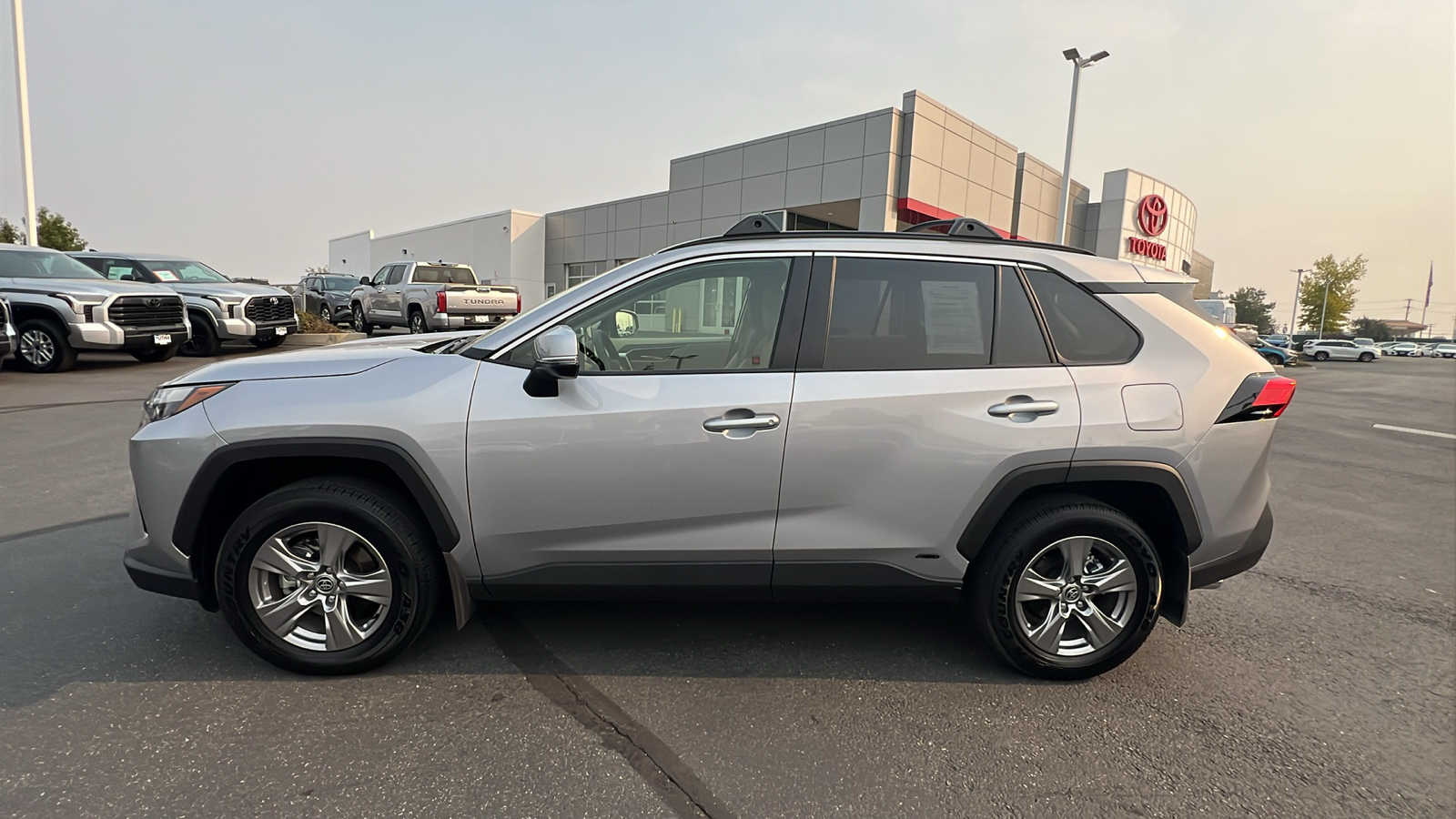 2024 Toyota RAV4 Hybrid XLE 3