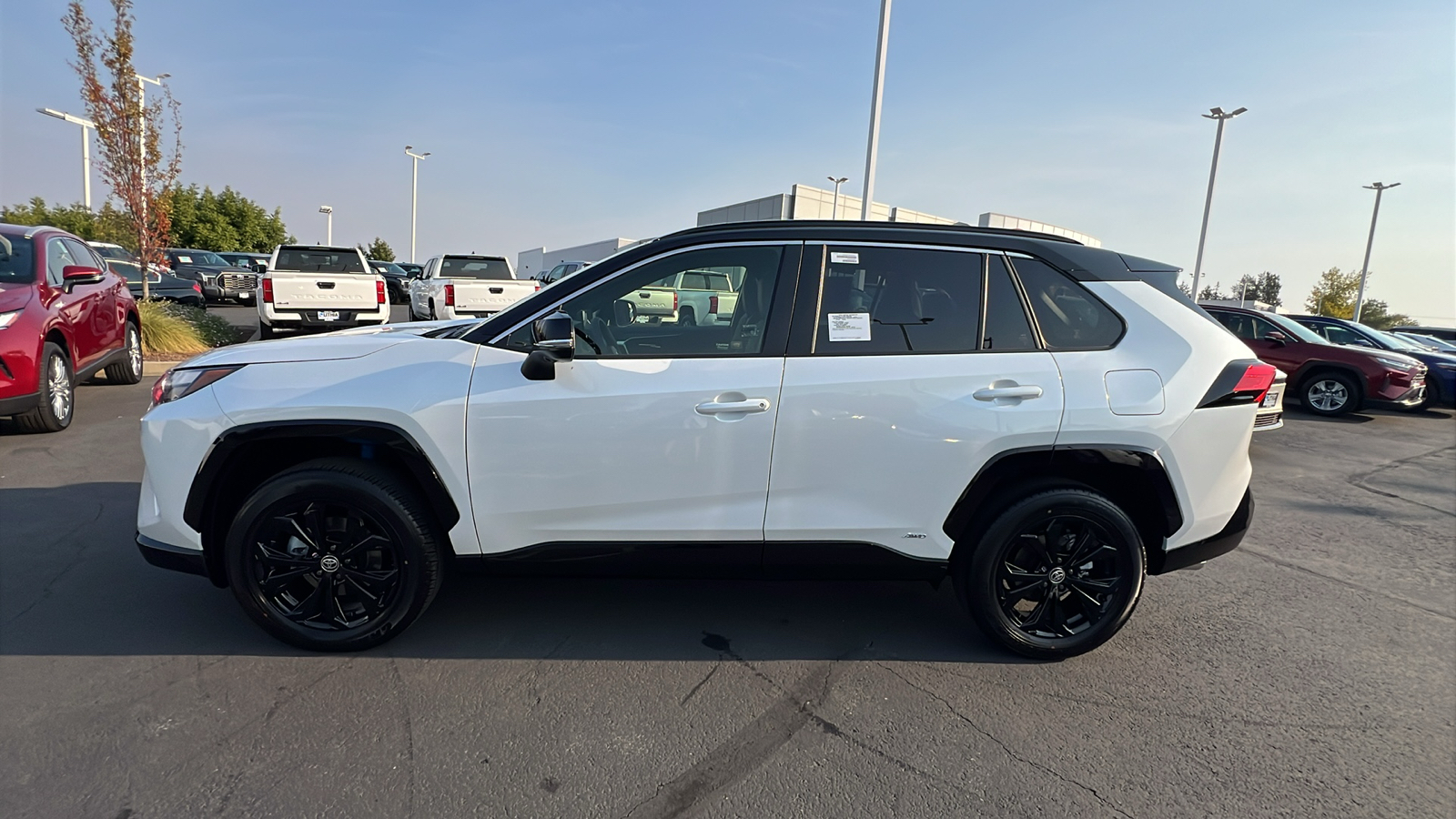 2024 Toyota RAV4 Hybrid XSE 3