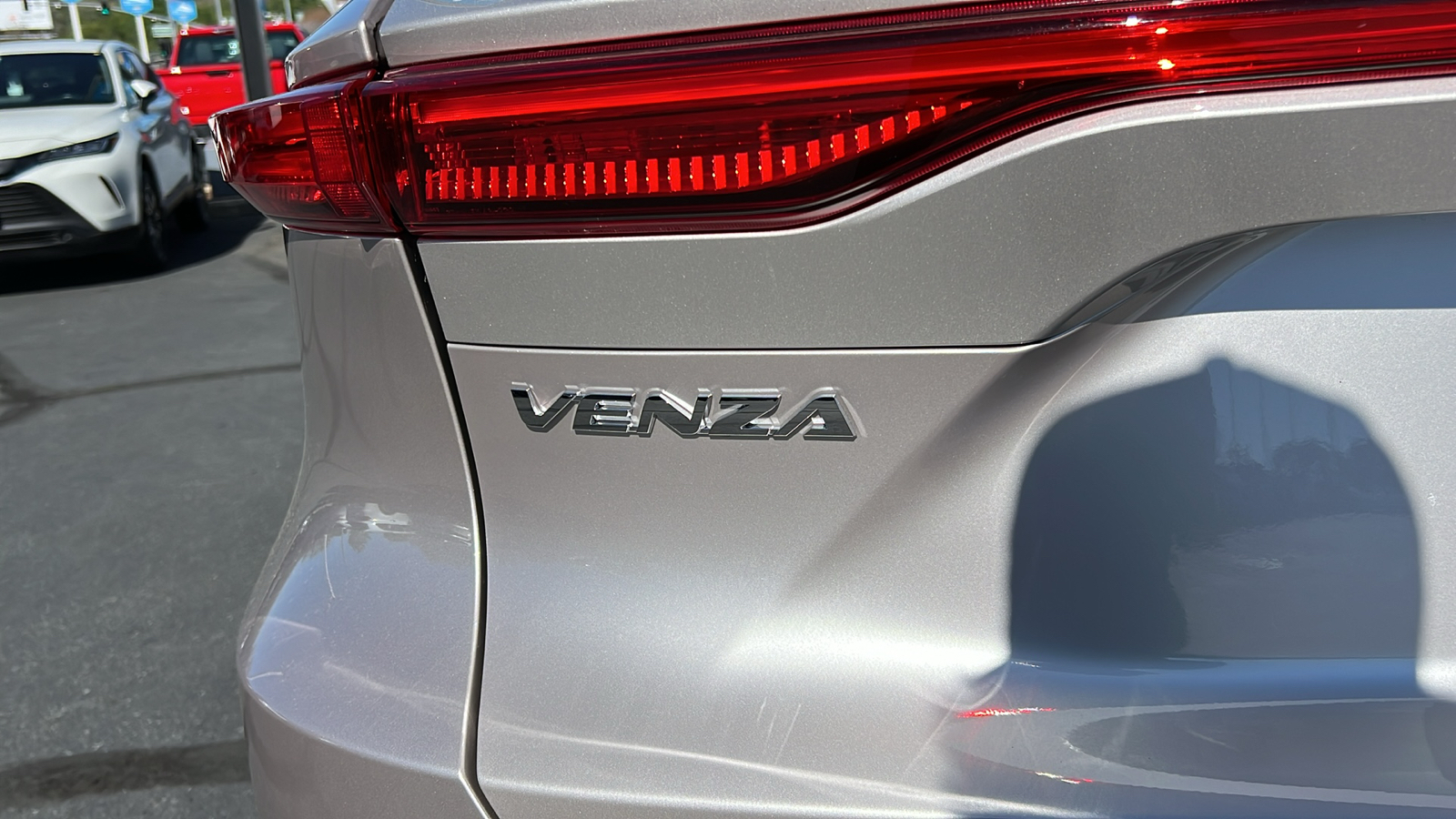 2024 Toyota Venza LE 7