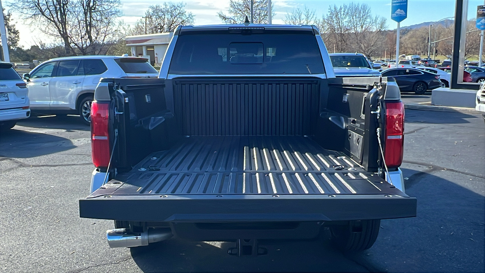 2024 Toyota Tacoma Limited Double Cab 5 Bed AT 19