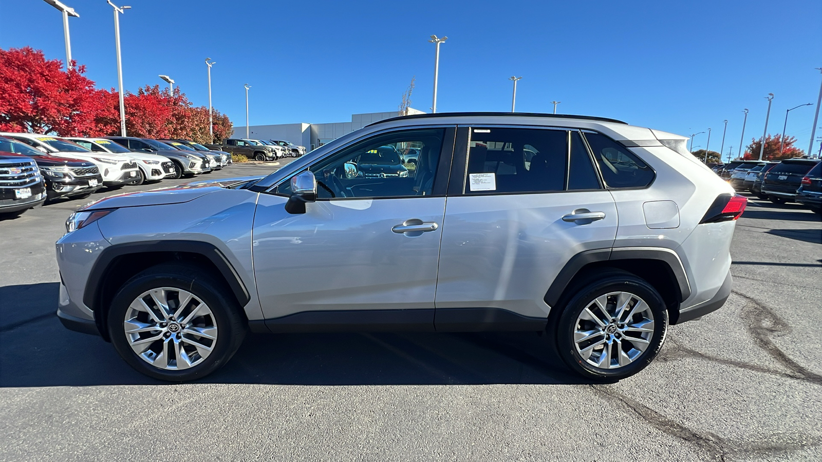 2024 Toyota RAV4 XLE Premium 3