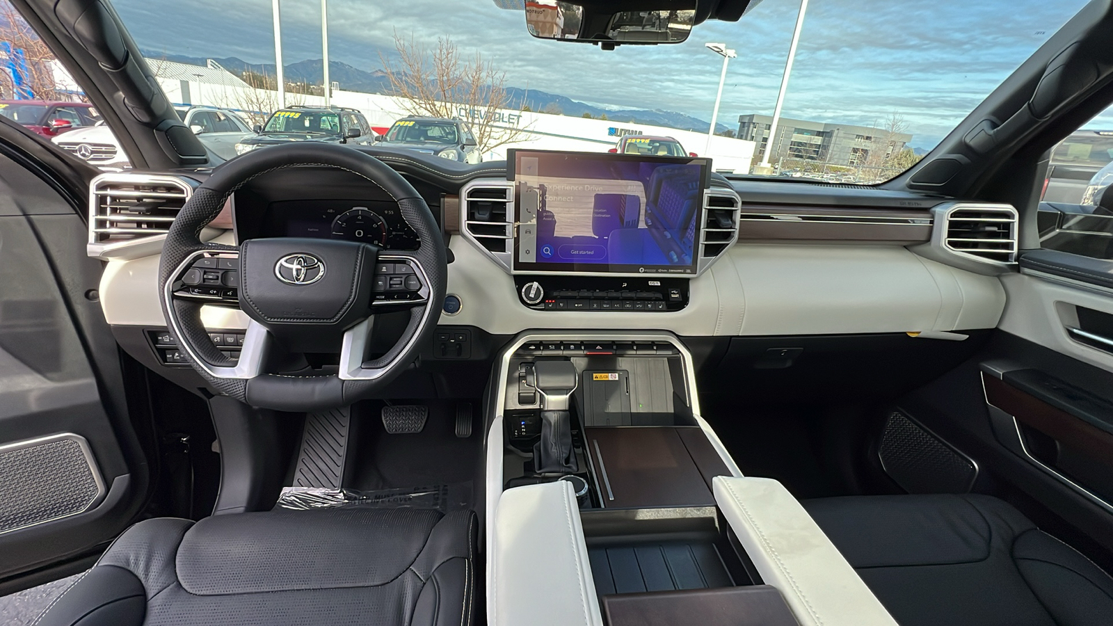 2024 Toyota Tundra Capstone Hybrid CrewMax 5.5 Bed 10