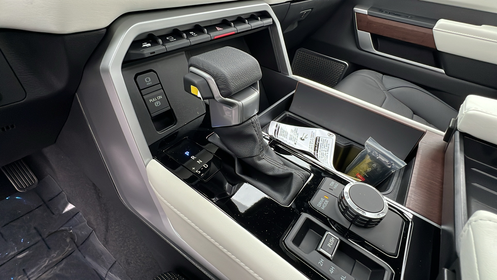 2024 Toyota Tundra Capstone Hybrid CrewMax 5.5 Bed 17