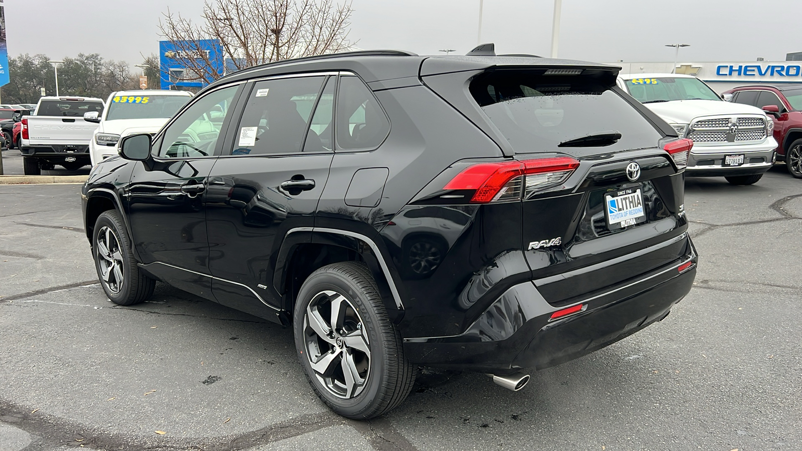 2025 Toyota RAV4 Plug-In Hybrid SE 4