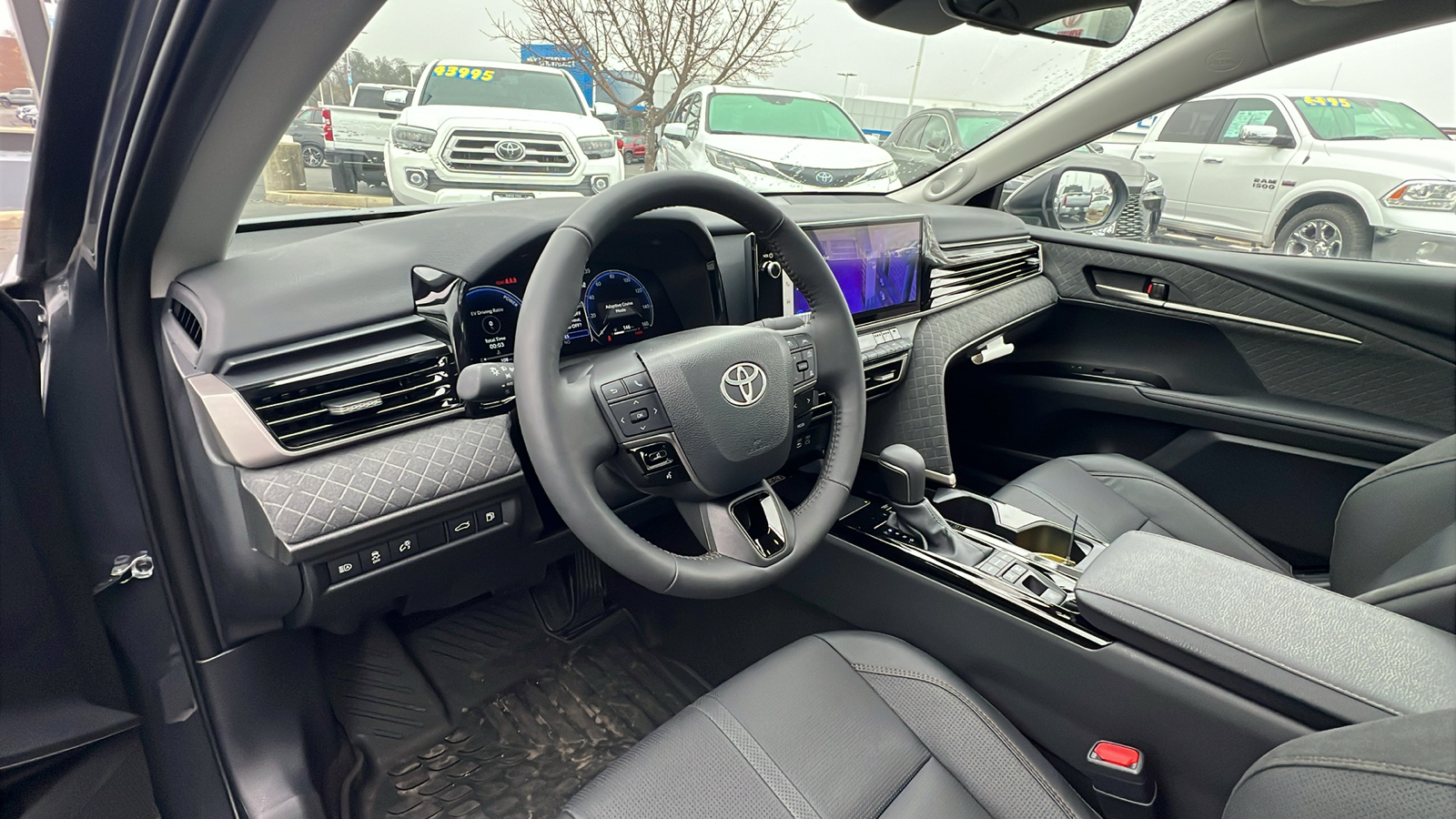 2025 Toyota Camry XLE 2