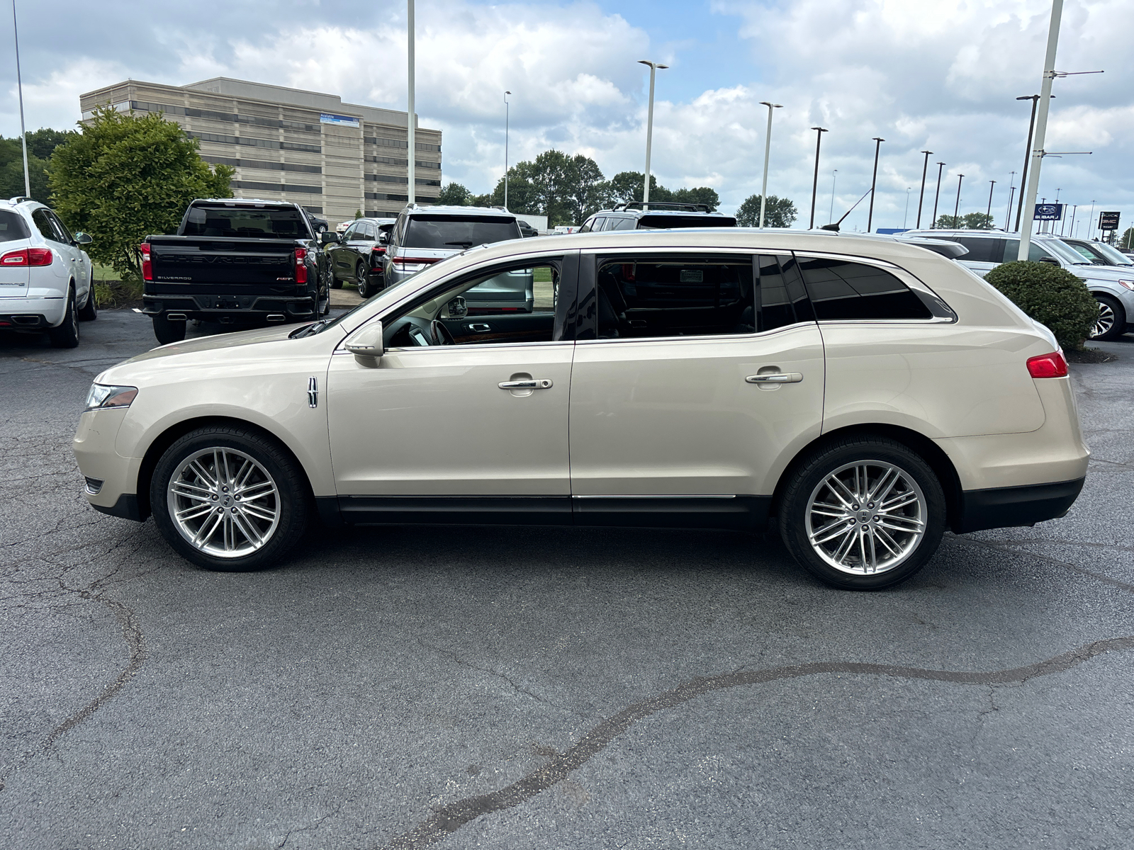 2017 Lincoln MKT Elite 4