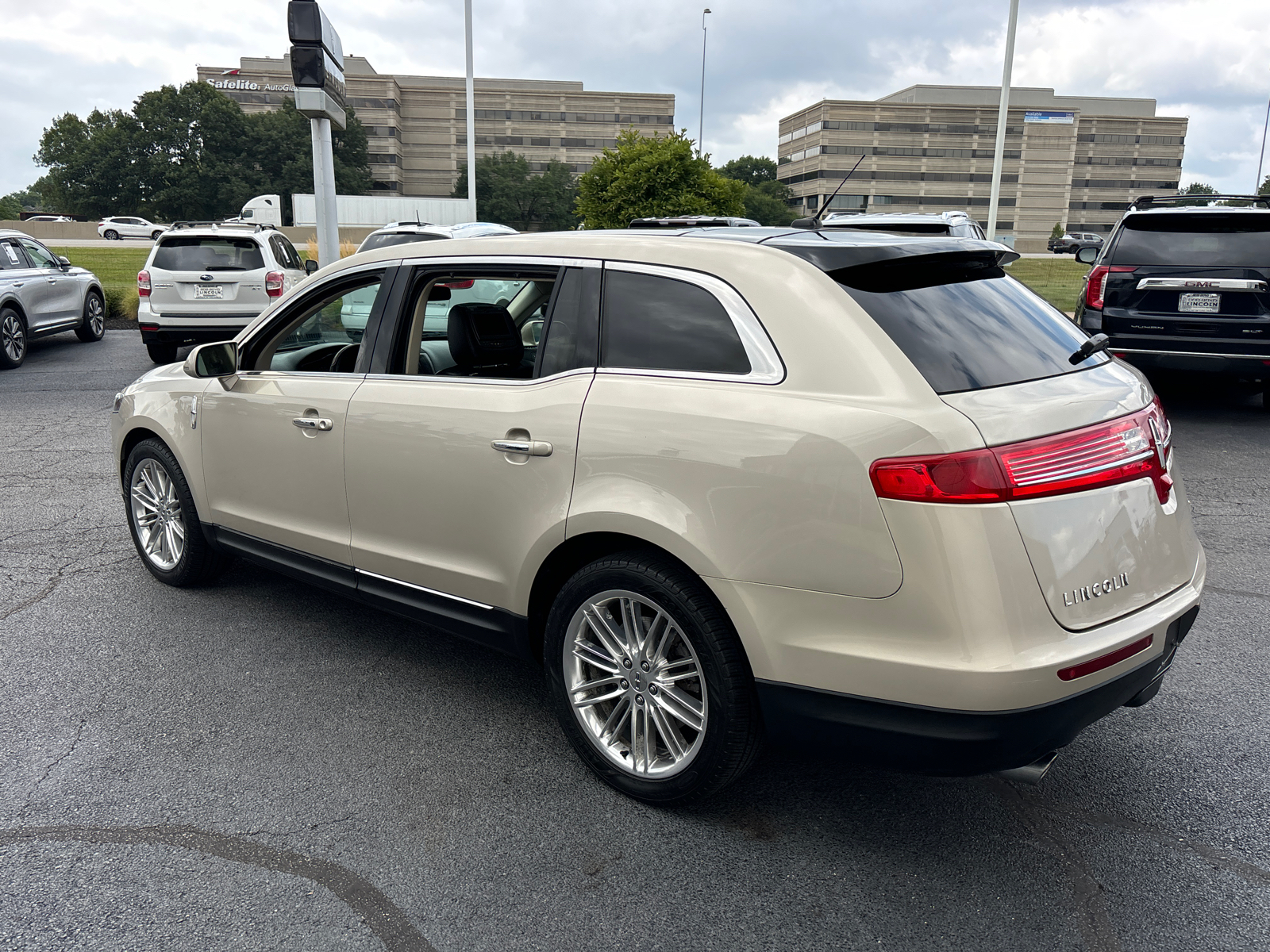 2017 Lincoln MKT Elite 5