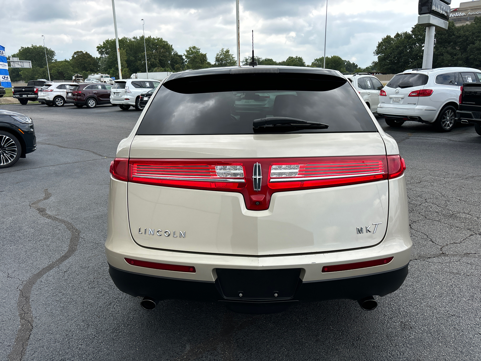 2017 Lincoln MKT Elite 6