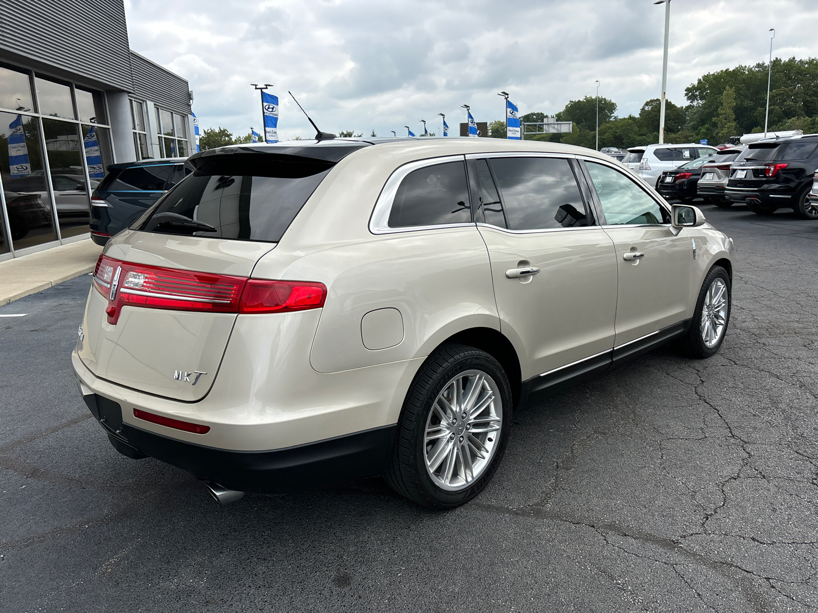 2017 Lincoln MKT Elite 7