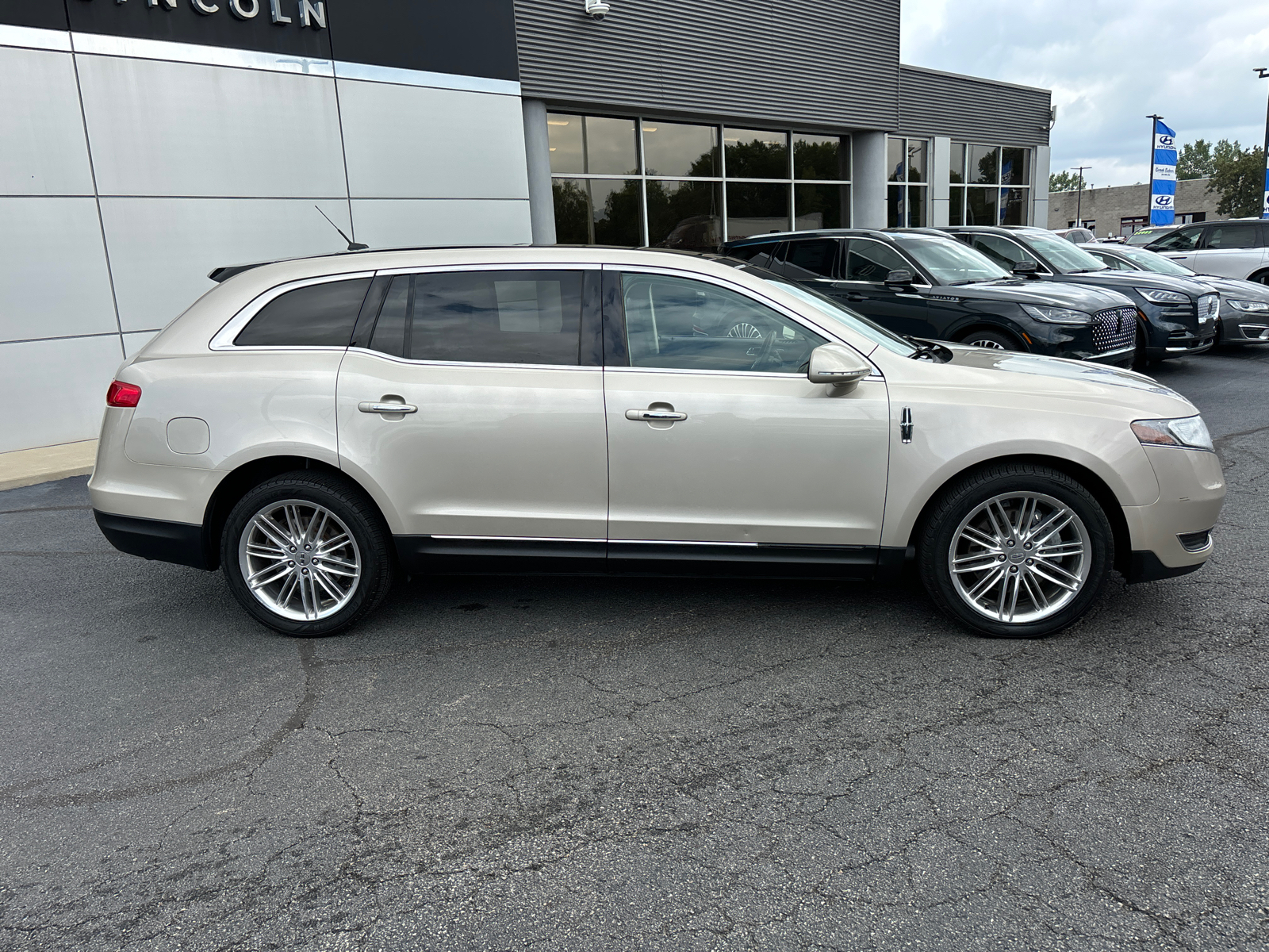 2017 Lincoln MKT Elite 8