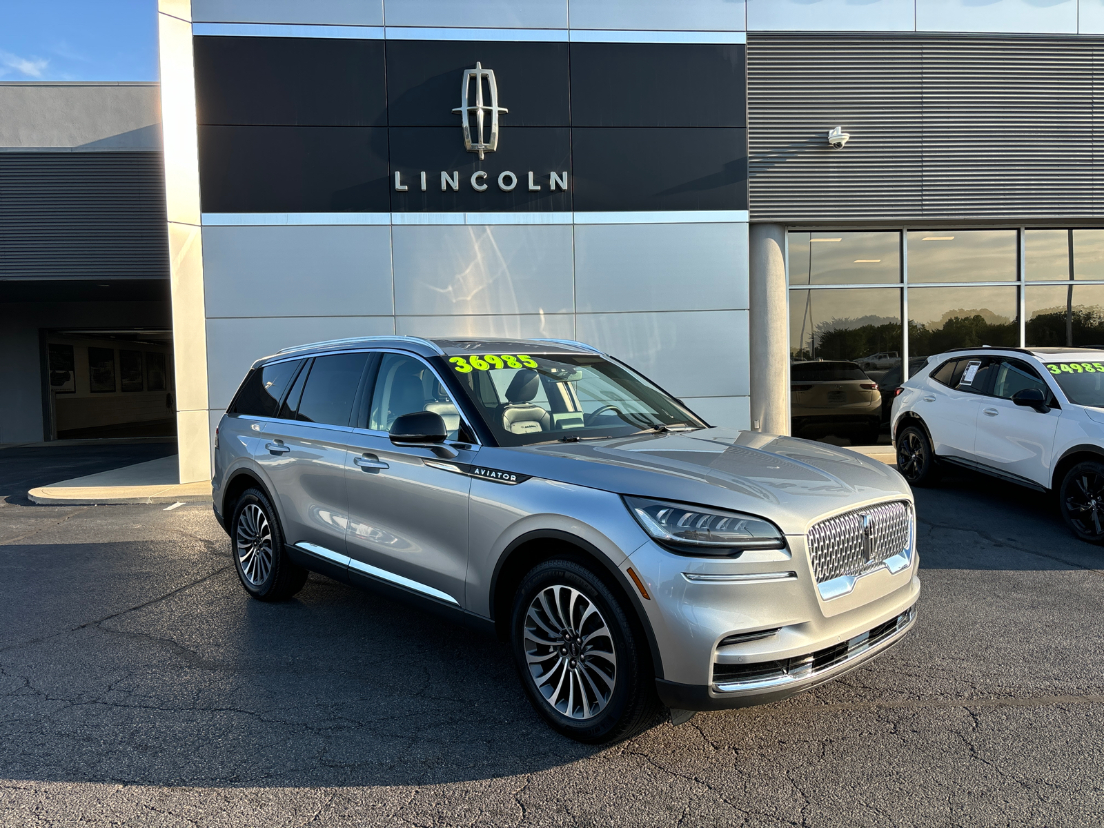 2022 Lincoln Aviator Standard 1