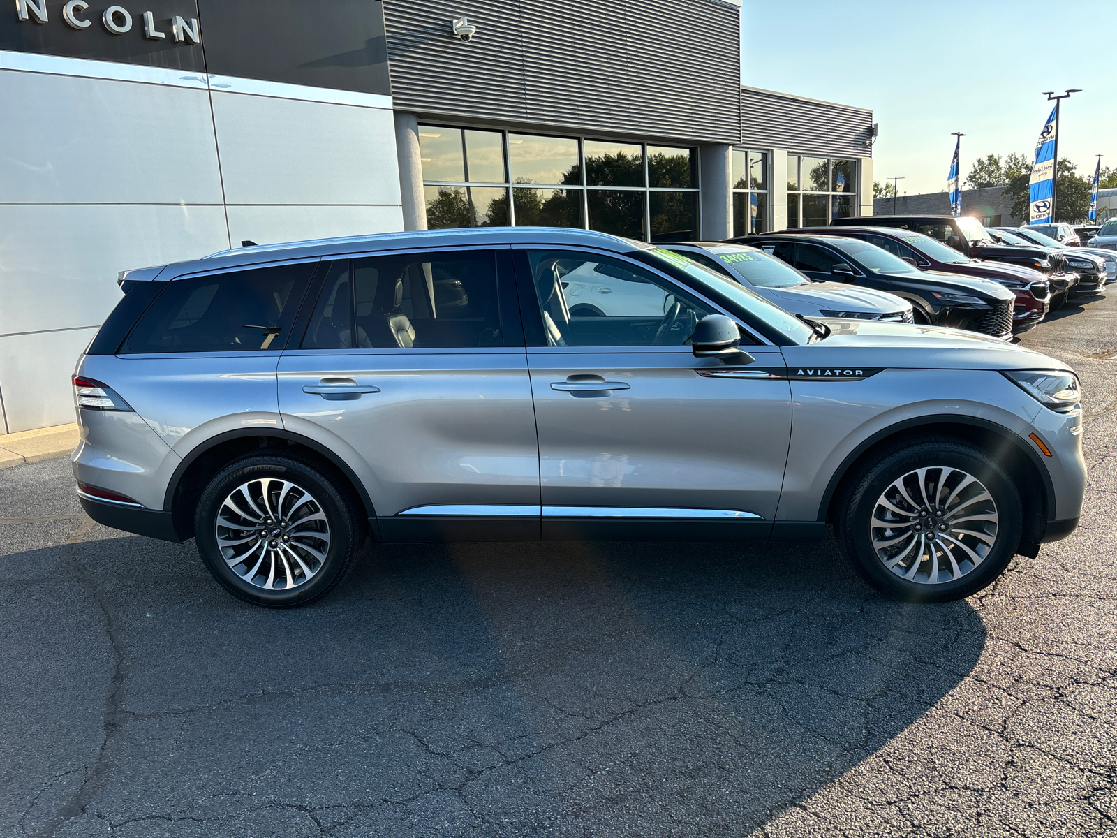 2022 Lincoln Aviator Standard 8