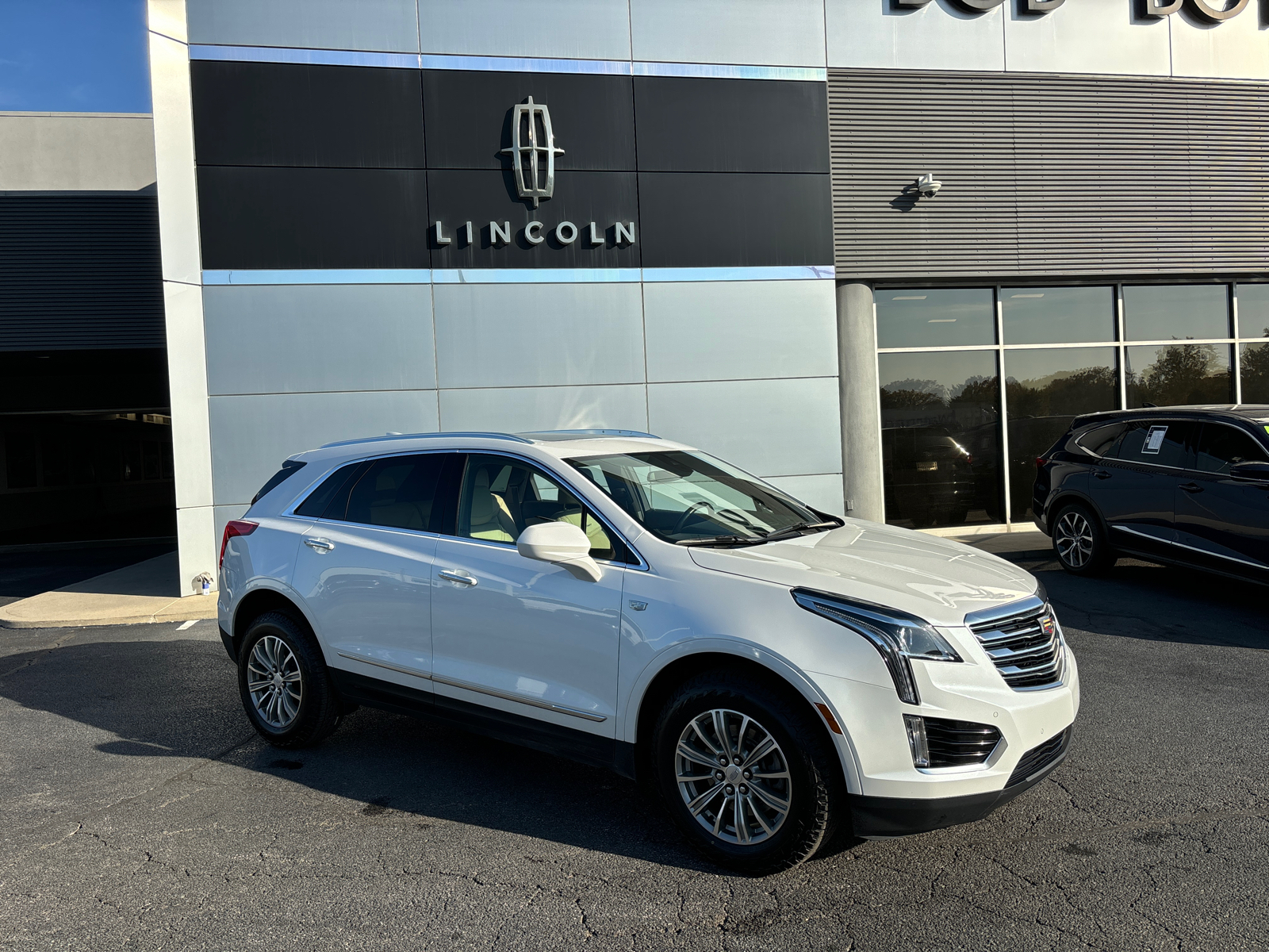 2018 Cadillac XT5 Luxury AWD 1