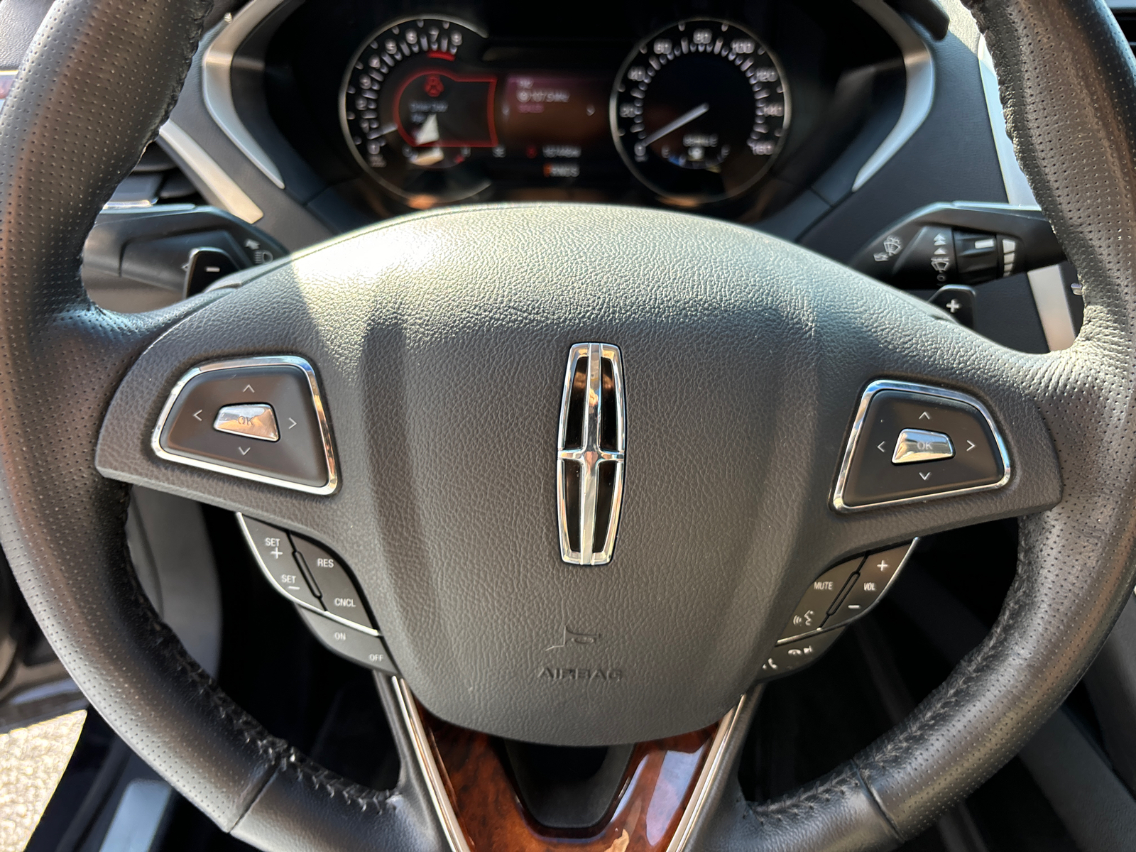 2014 Lincoln MKZ  16