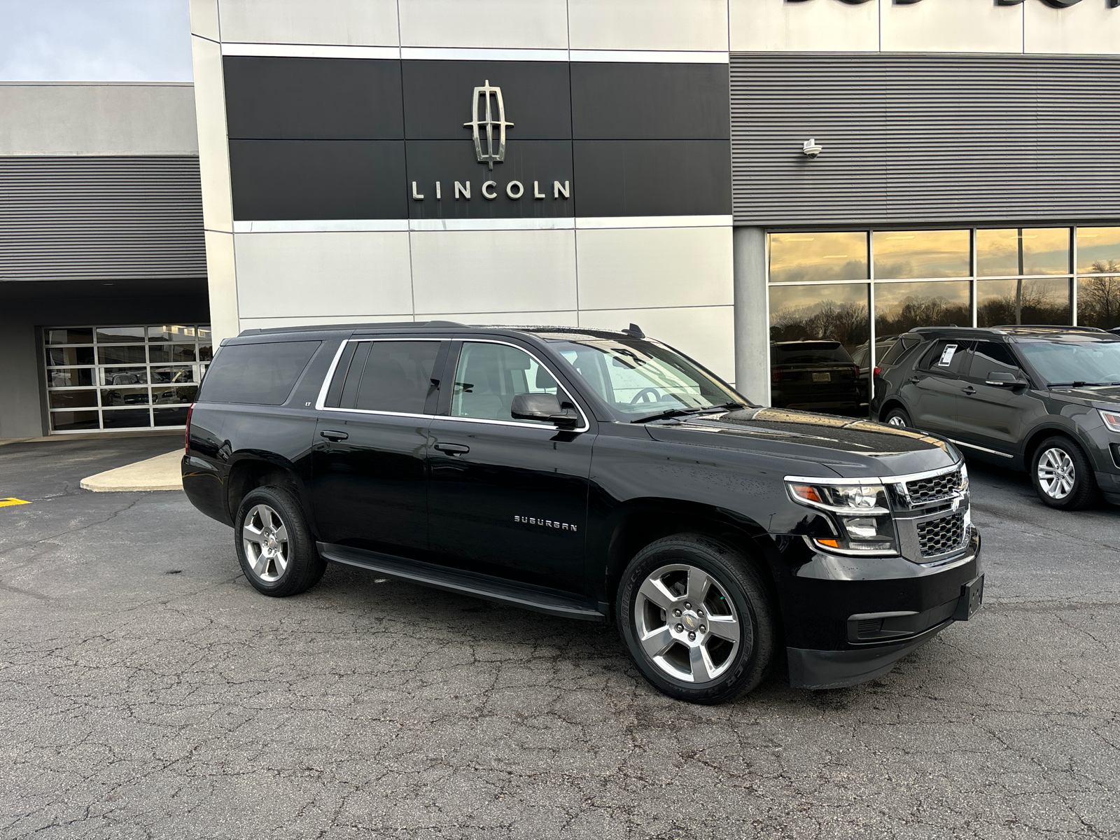 2017 Chevrolet Suburban LT 1