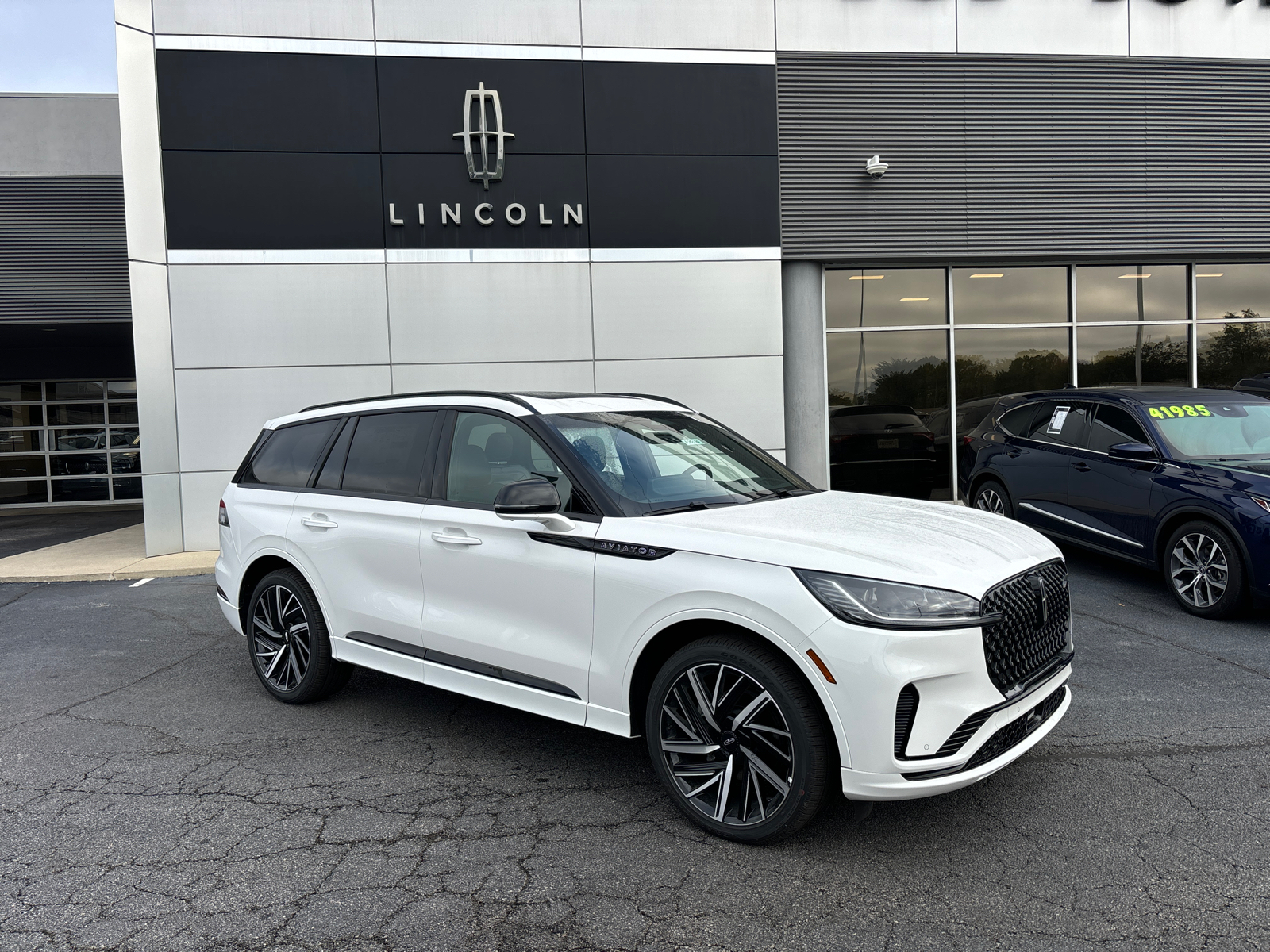 2025 Lincoln Aviator Black Label 1