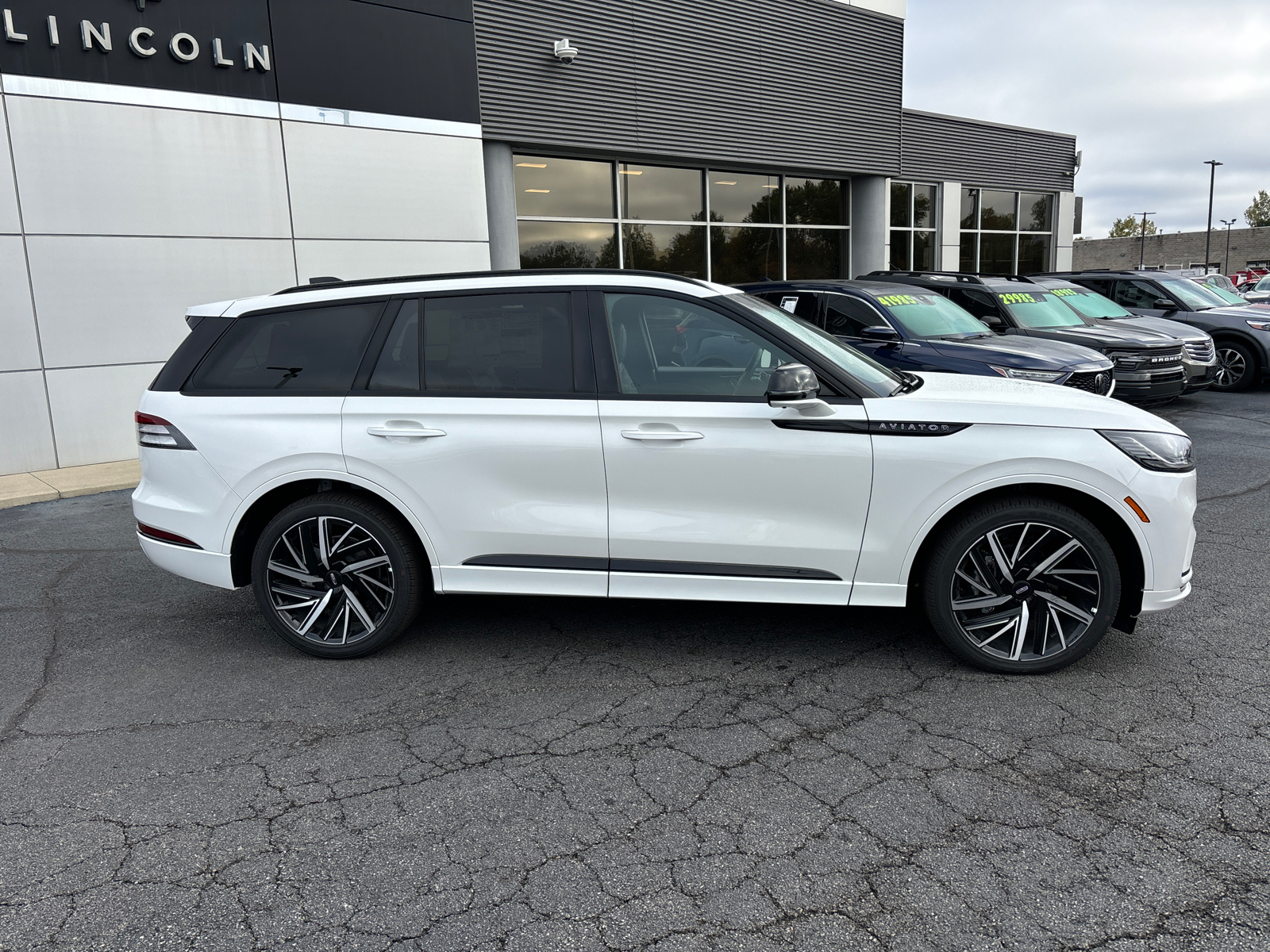 2025 Lincoln Aviator Black Label 8