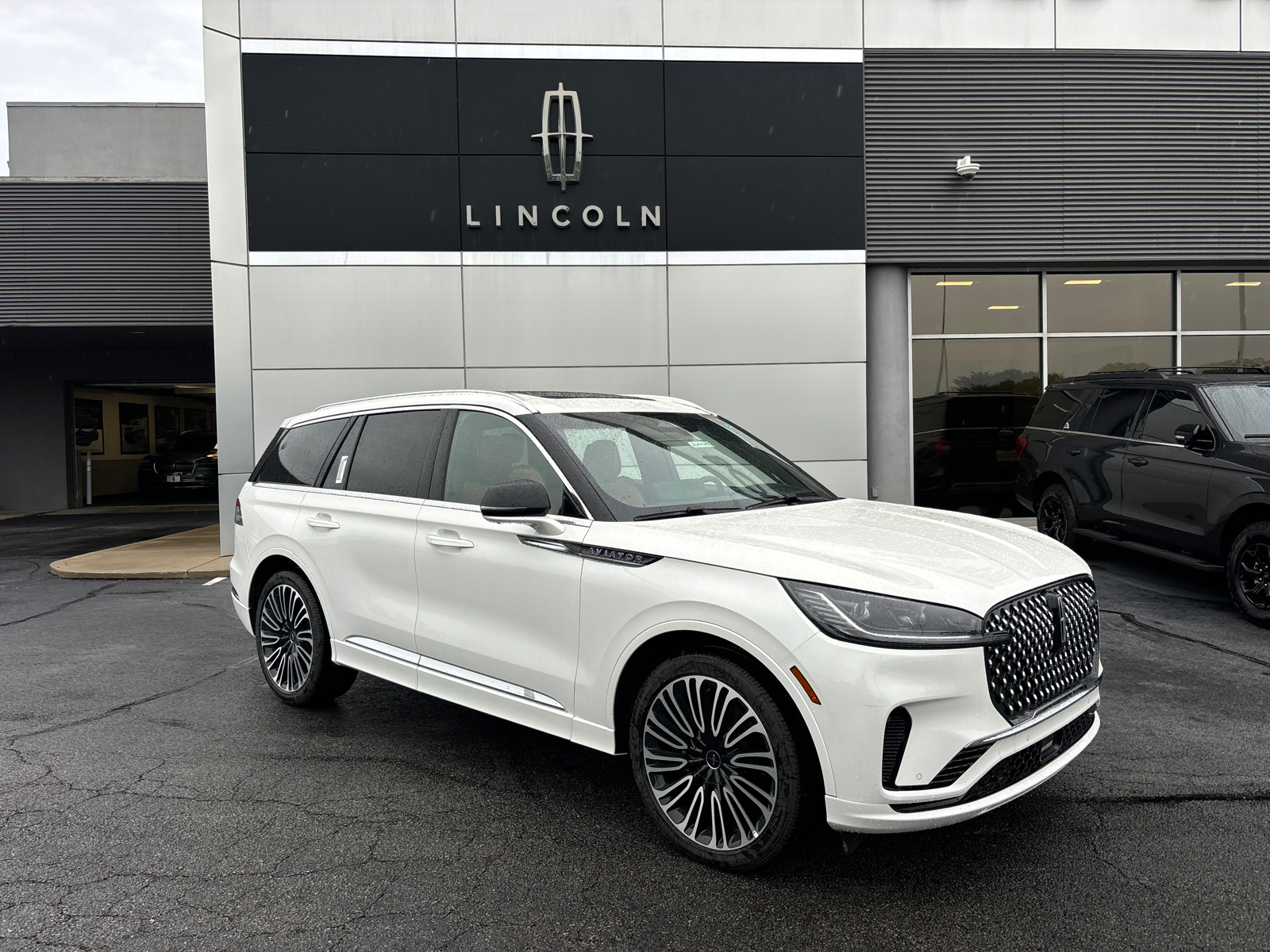 2025 Lincoln Aviator Black Label 1