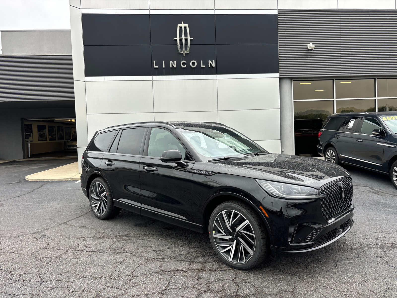 2025 Lincoln Aviator Black Label 1