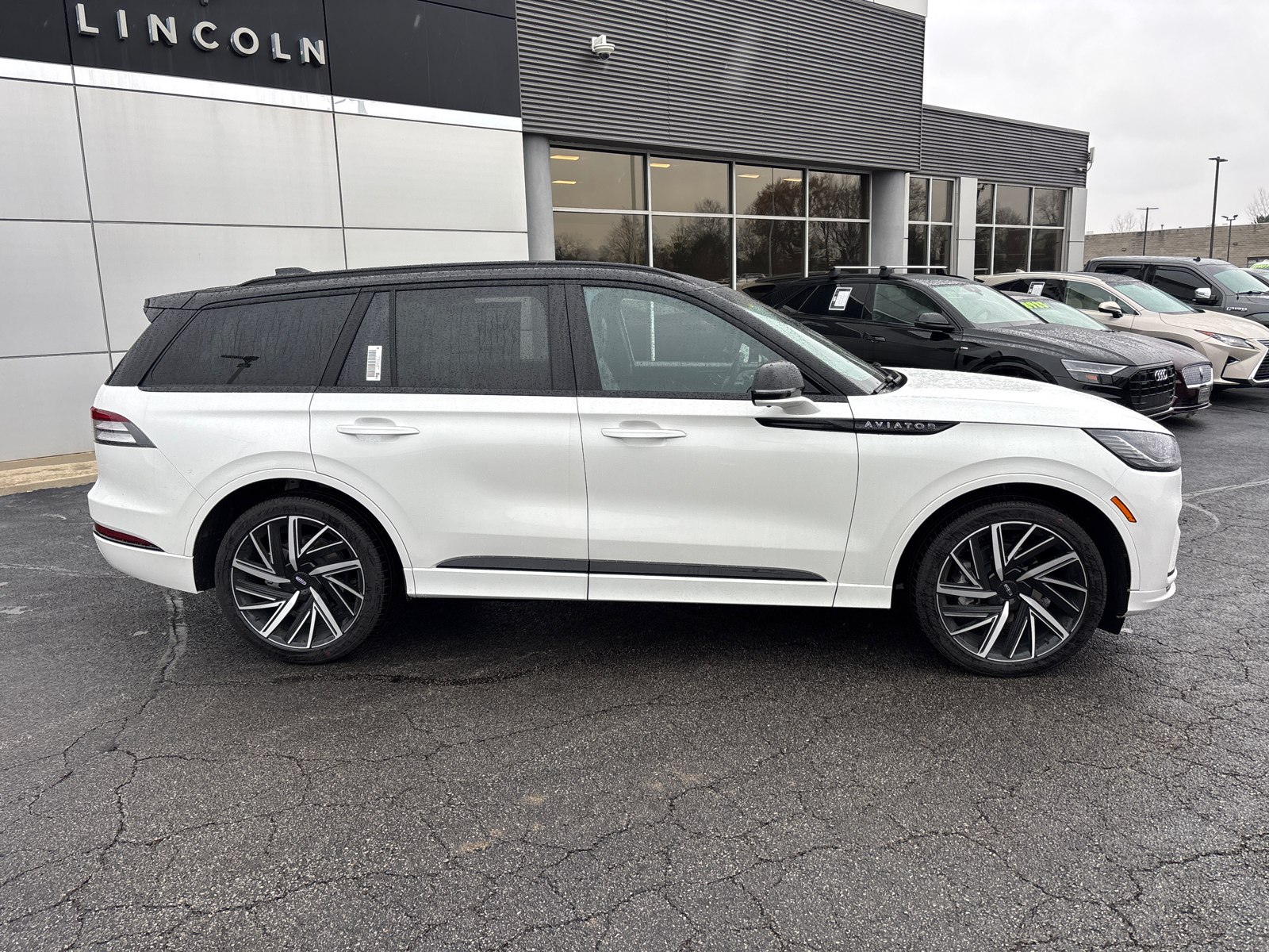 2025 Lincoln Aviator Black Label 8