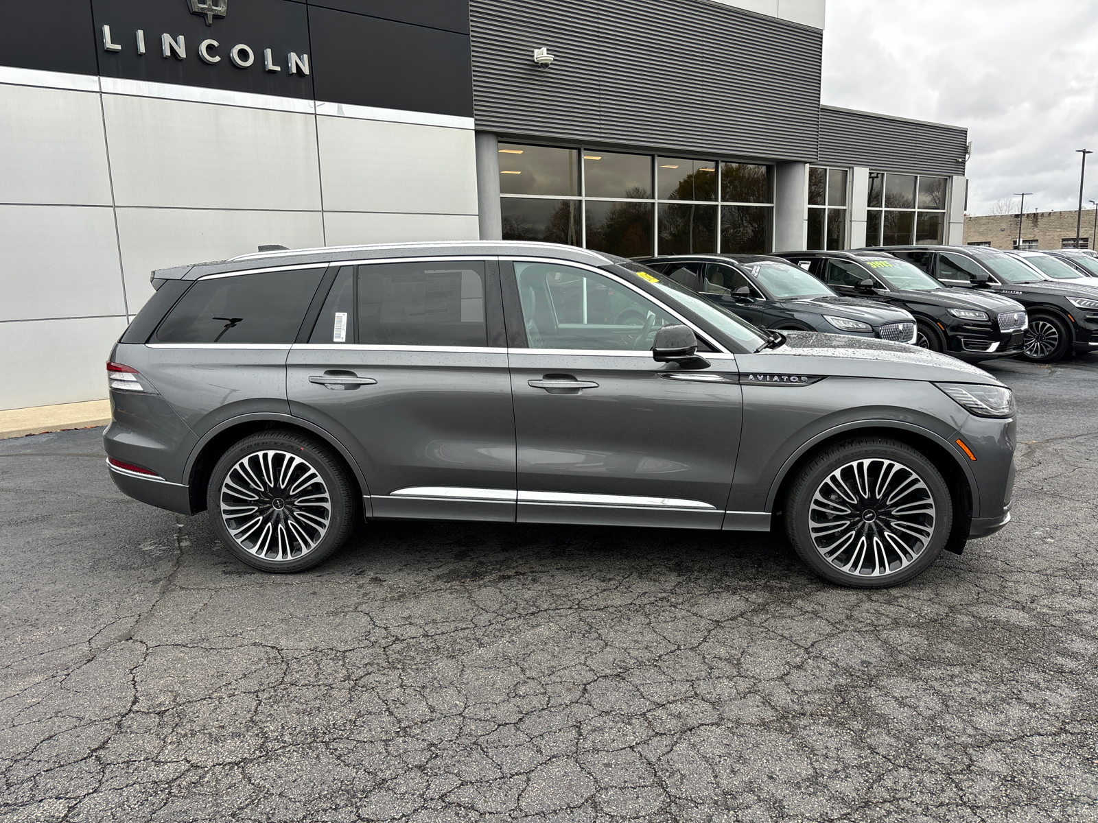 2025 Lincoln Aviator Black Label 8