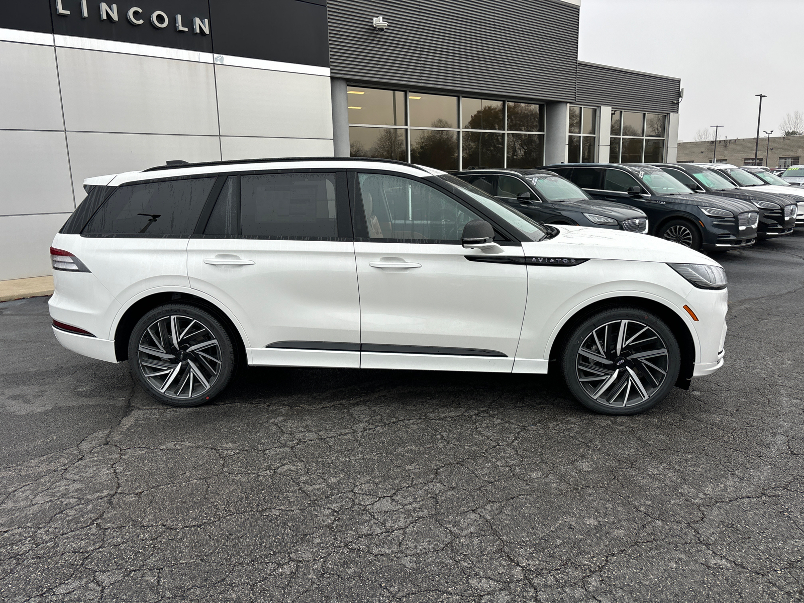 2025 Lincoln Aviator Black Label 8