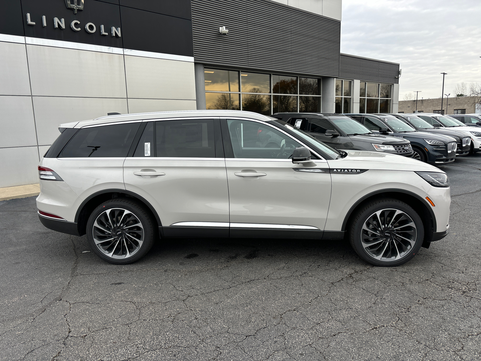 2025 Lincoln Aviator Reserve 8