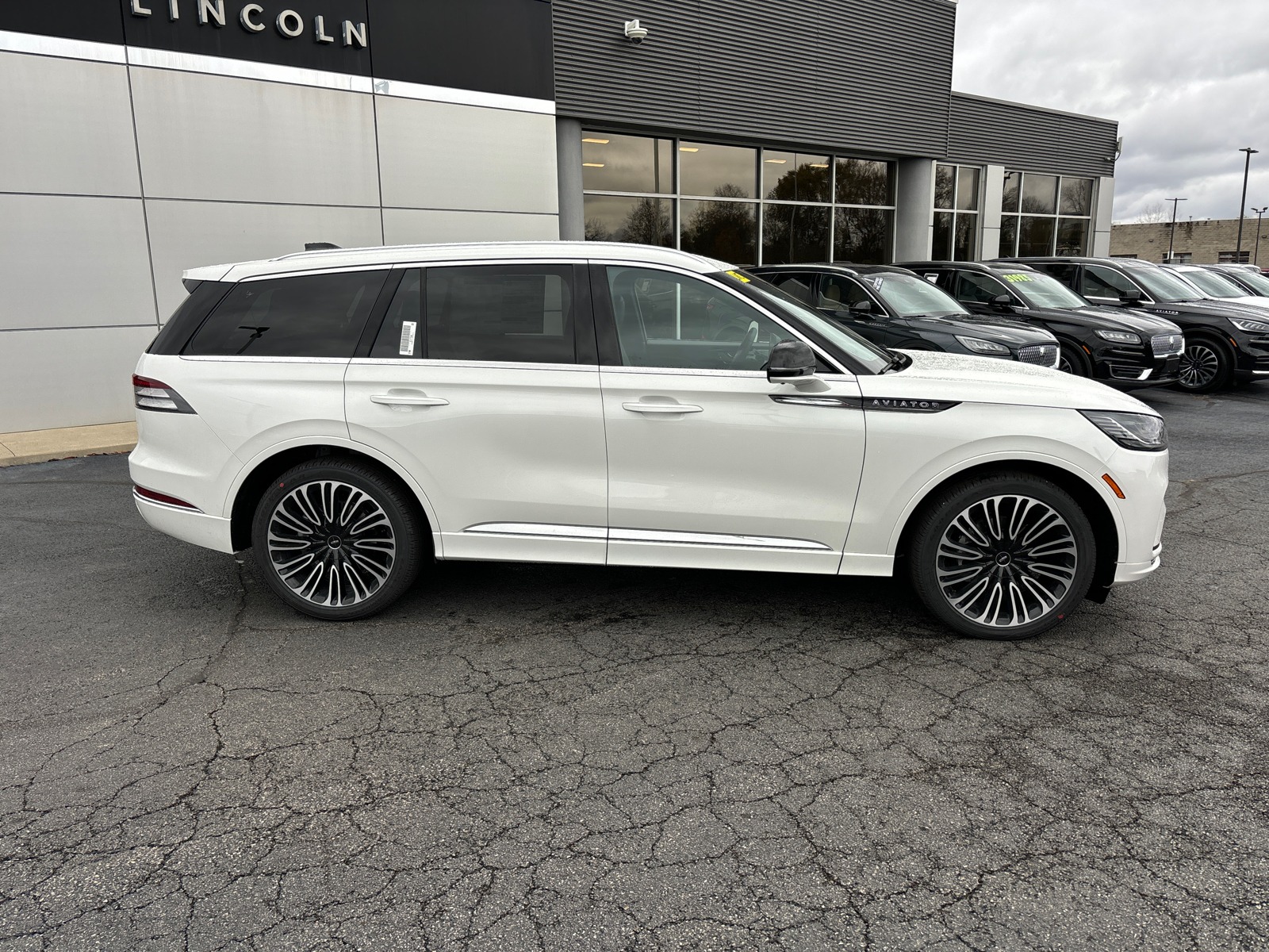 2025 Lincoln Aviator Black Label 8